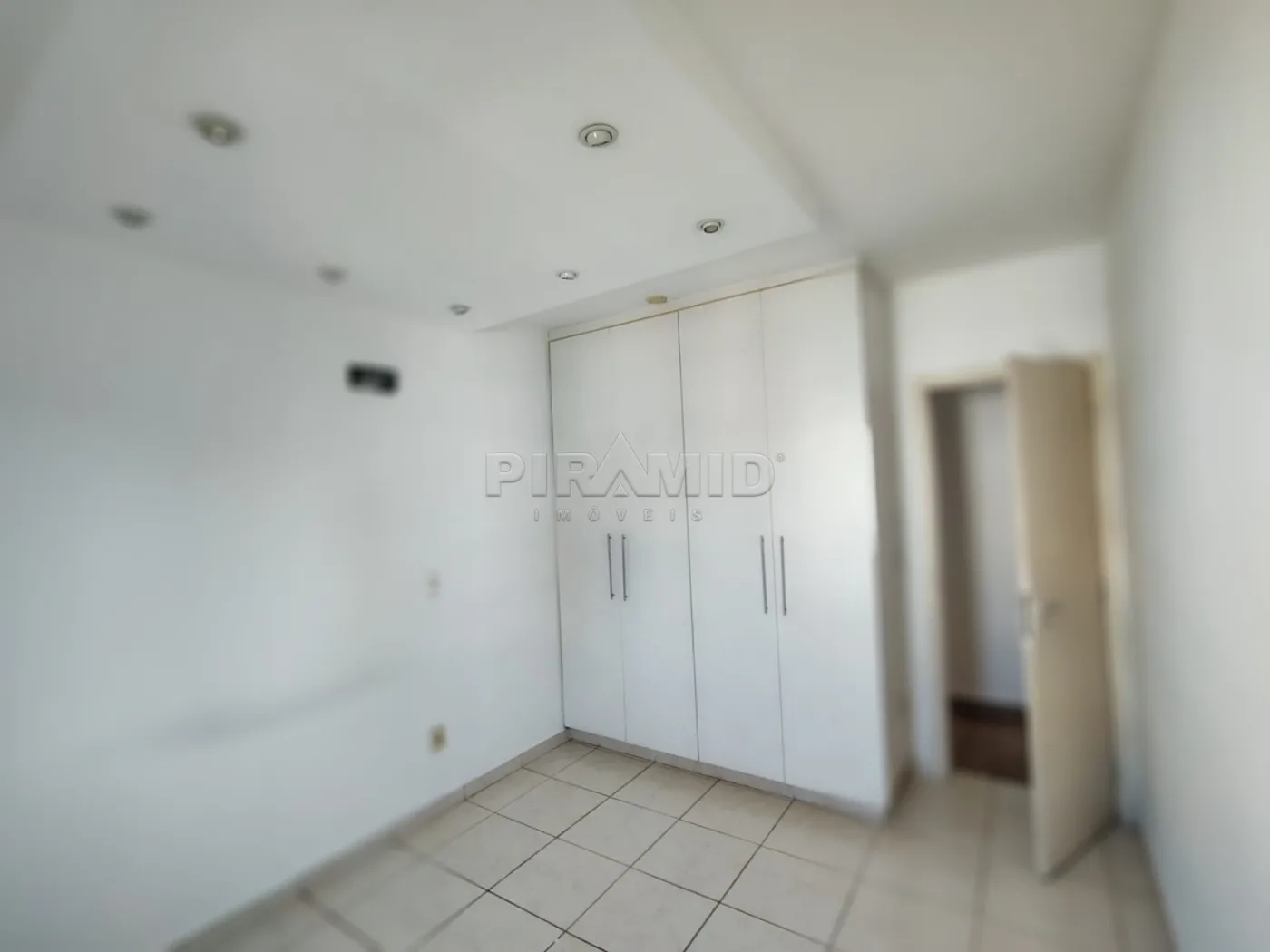 Alugar Apartamento / Padr&atilde;o em Ribeir&atilde;o Preto R$ 1.300,00 - Foto 16