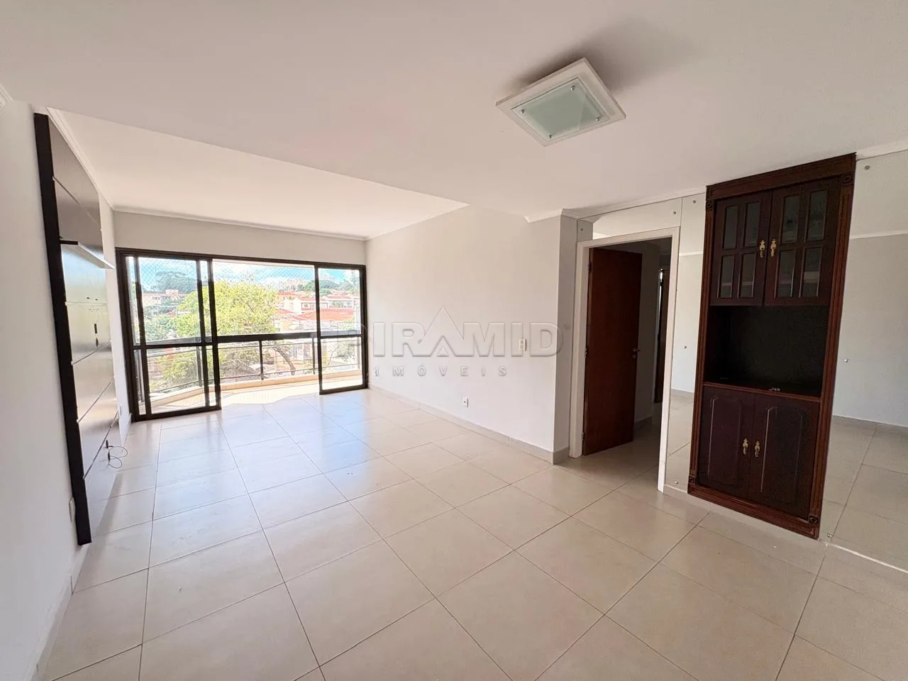 Alugar Apartamento / Padr&atilde;o em Ribeir&atilde;o Preto R$ 1.000,00 - Foto 4