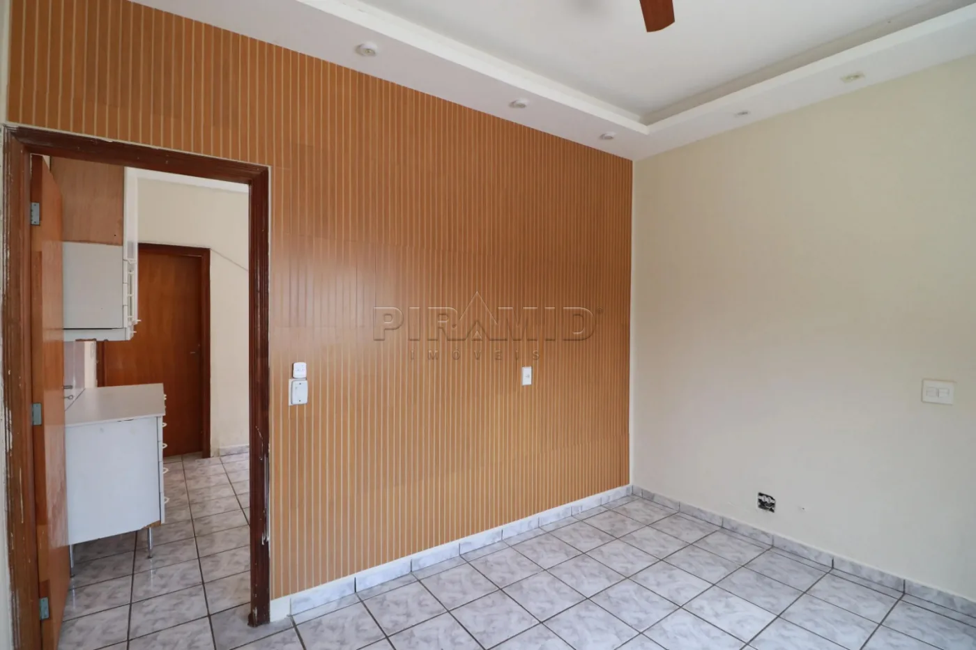 Alugar Casa / Padr&atilde;o em Ribeir&atilde;o Preto R$ 2.400,00 - Foto 1