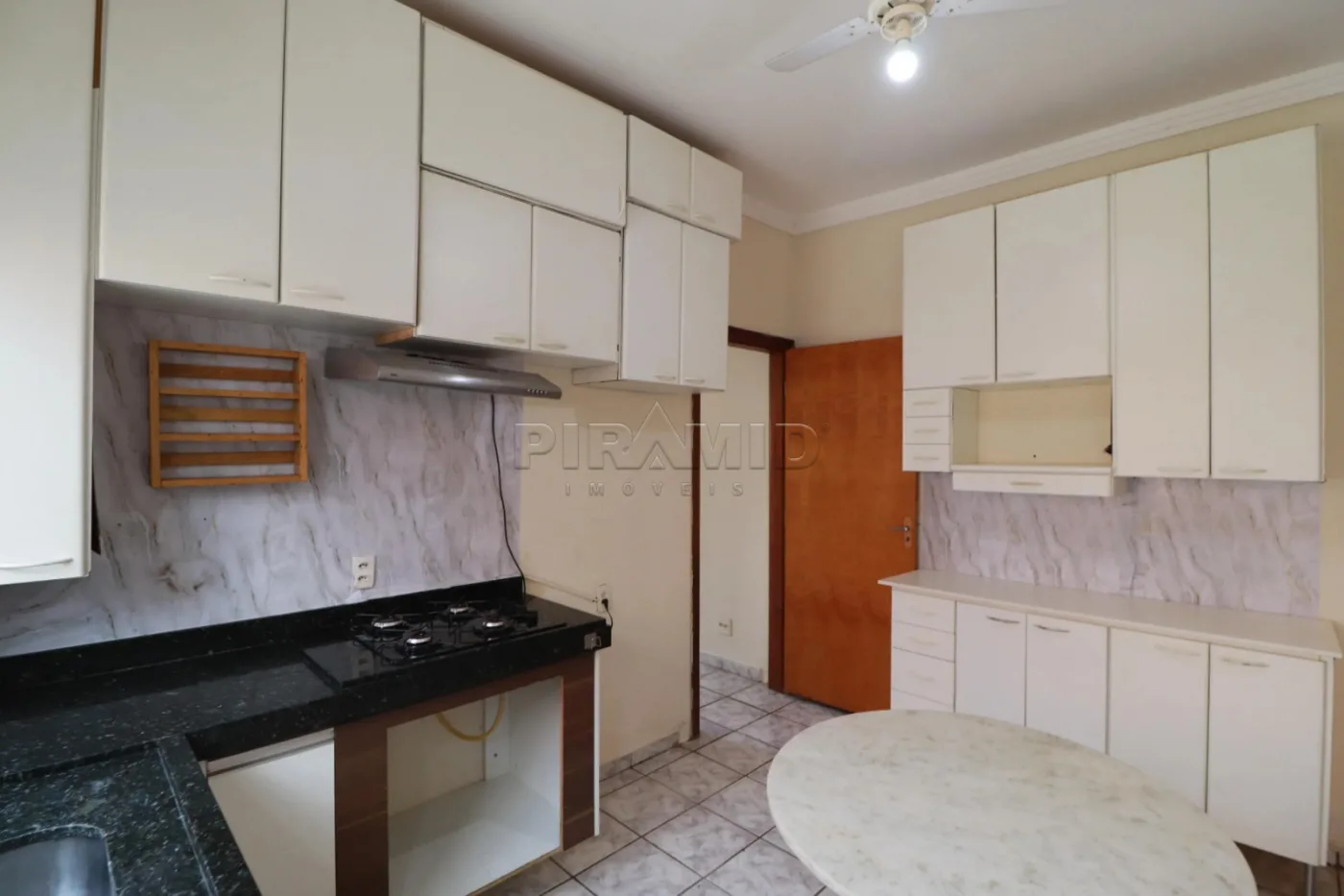 Alugar Casa / Padr&atilde;o em Ribeir&atilde;o Preto R$ 2.400,00 - Foto 4