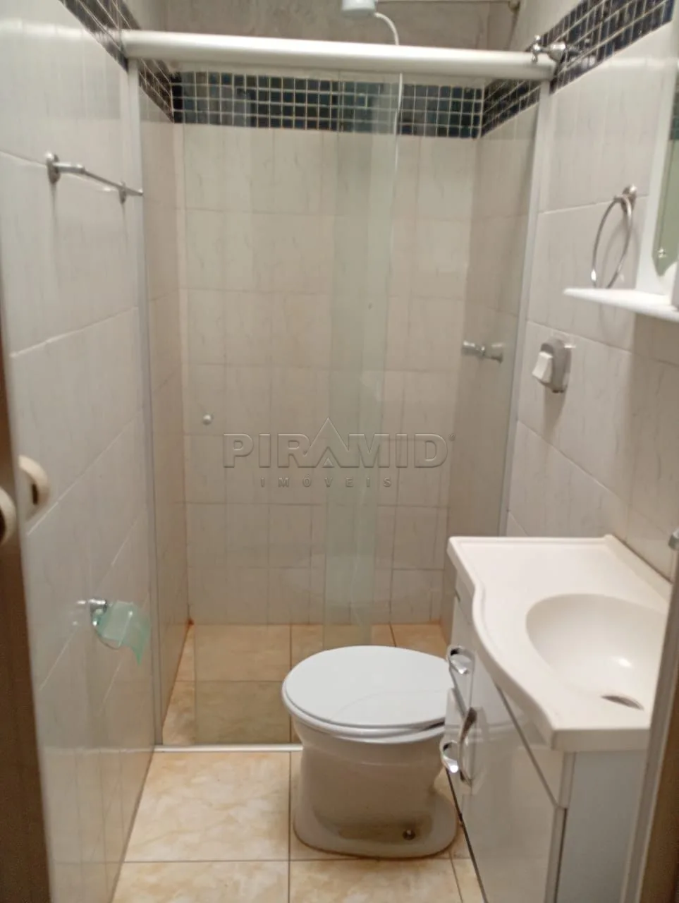 Alugar Casa / Padr&atilde;o em Ribeir&atilde;o Preto R$ 1.700,00 - Foto 2