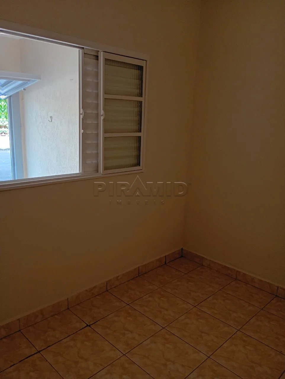 Alugar Casa / Padr&atilde;o em Ribeir&atilde;o Preto R$ 1.700,00 - Foto 3