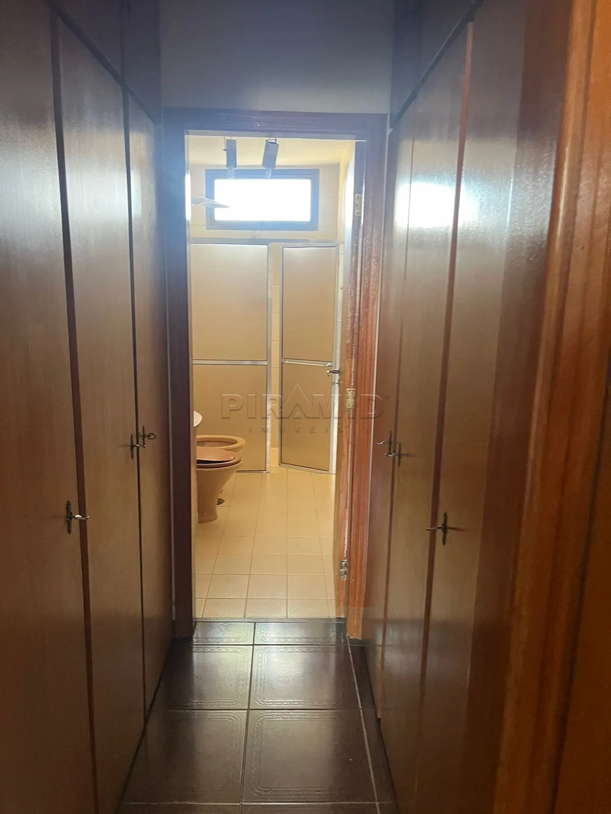 Alugar Apartamento / Padr&atilde;o em Ribeir&atilde;o Preto R$ 1.950,00 - Foto 3