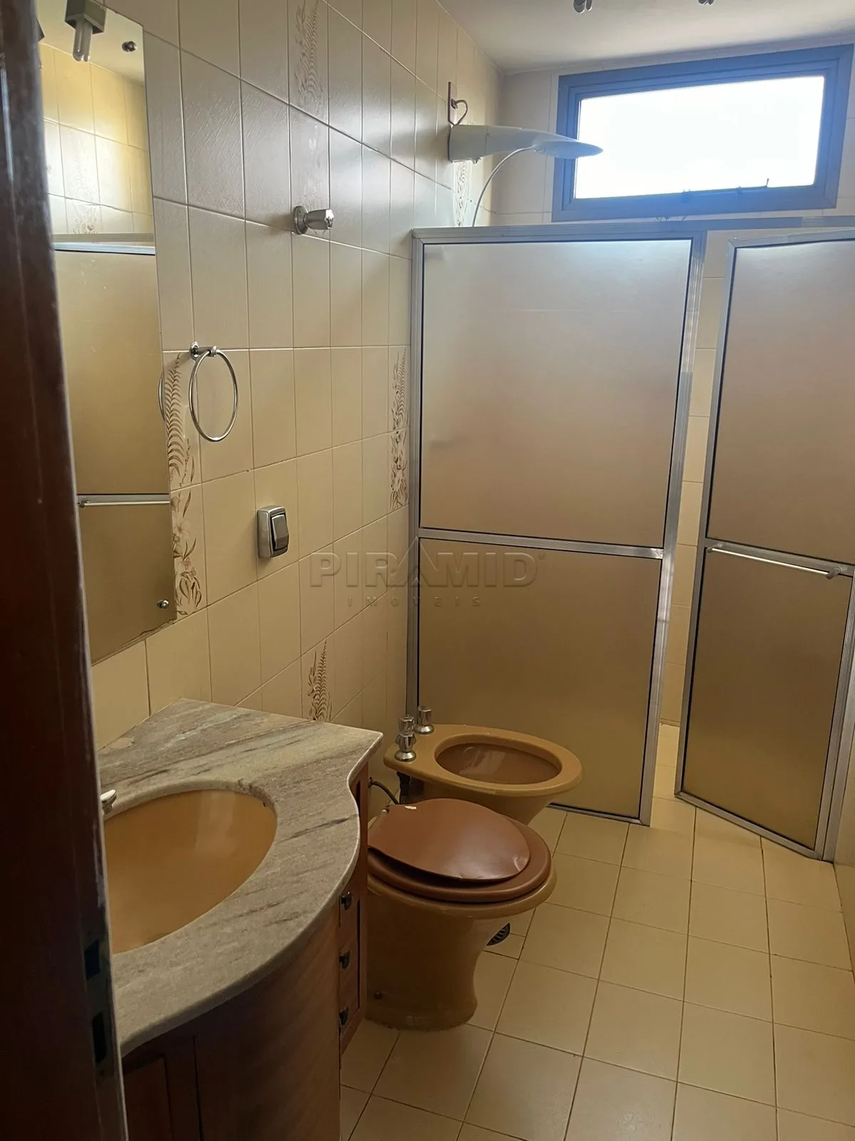 Alugar Apartamento / Padr&atilde;o em Ribeir&atilde;o Preto R$ 1.950,00 - Foto 4