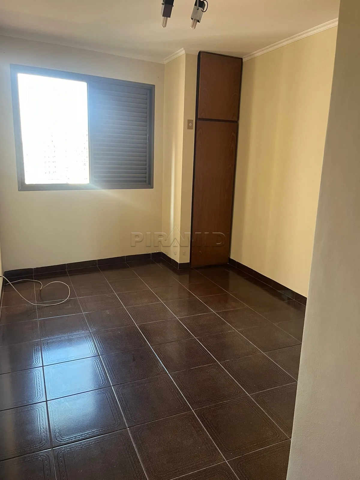 Alugar Apartamento / Padr&atilde;o em Ribeir&atilde;o Preto R$ 1.950,00 - Foto 5