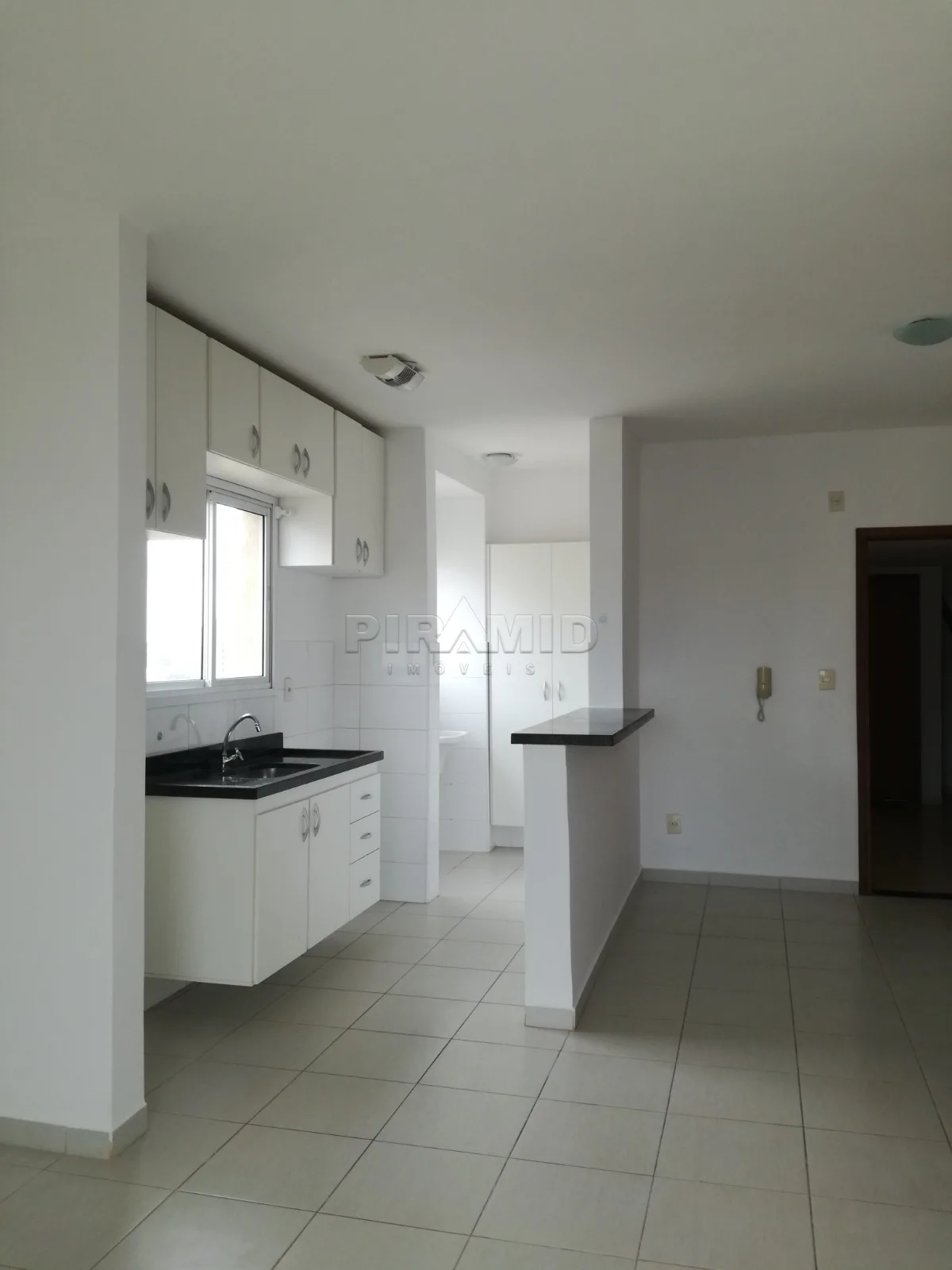 Alugar Apartamento / Padr&atilde;o em Ribeir&atilde;o Preto R$ 950,00 - Foto 4