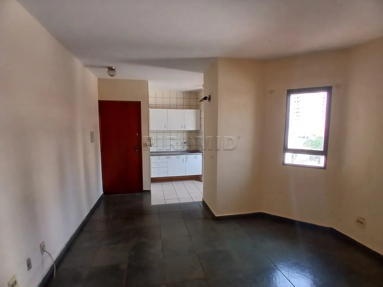 Alugar Apartamento / Padr&atilde;o em Ribeir&atilde;o Preto R$ 750,00 - Foto 2