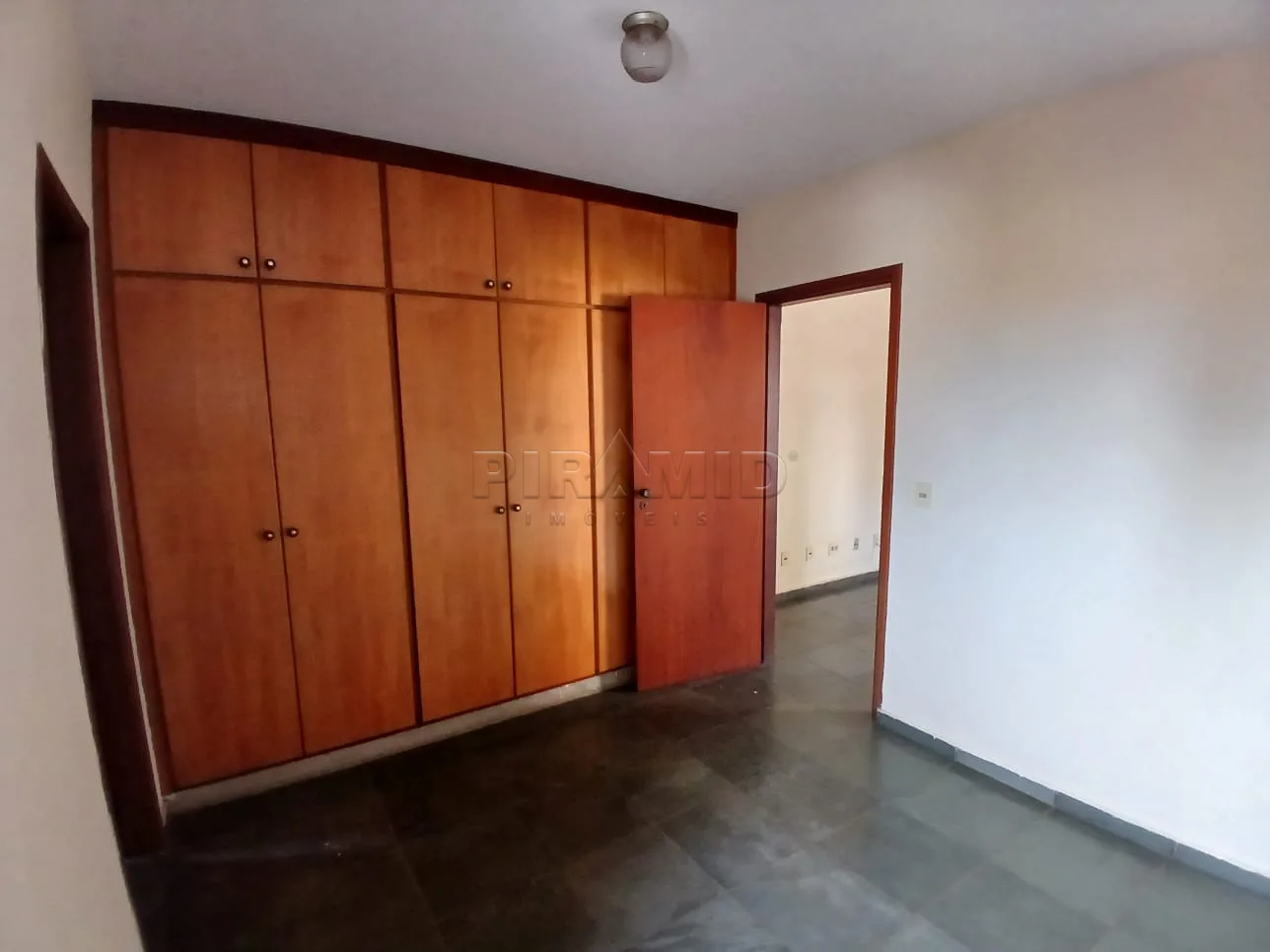 Alugar Apartamento / Padr&atilde;o em Ribeir&atilde;o Preto R$ 750,00 - Foto 4