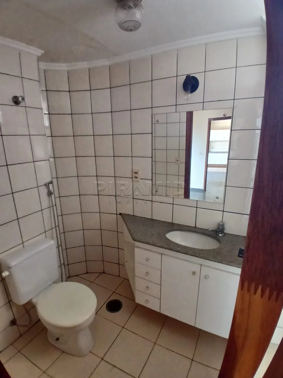 Alugar Apartamento / Padr&atilde;o em Ribeir&atilde;o Preto R$ 750,00 - Foto 5