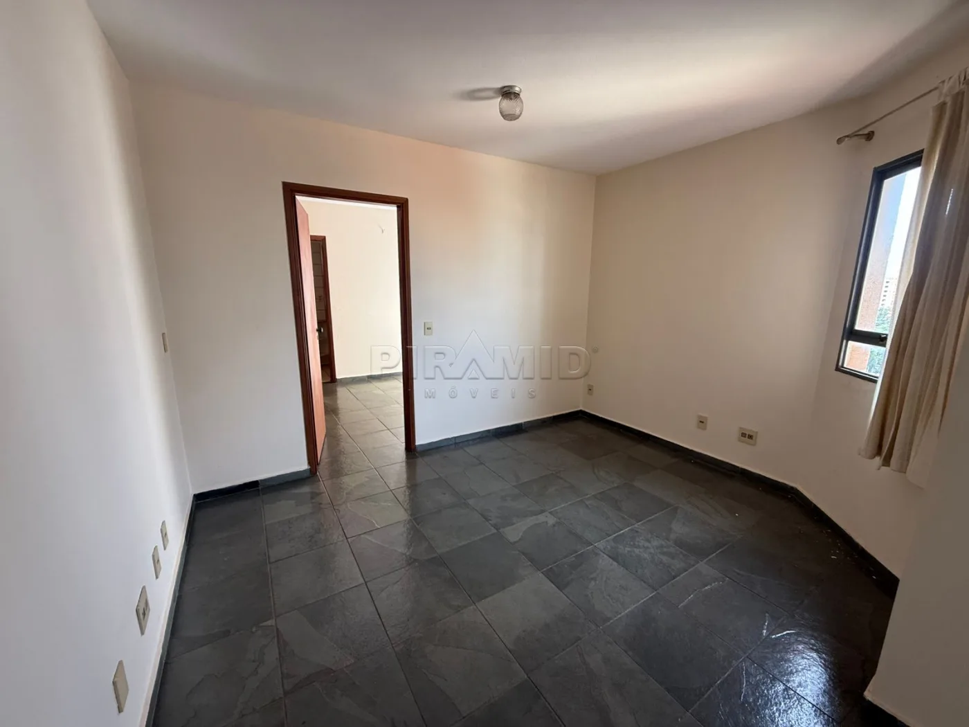 Alugar Apartamento / Padr&atilde;o em Ribeir&atilde;o Preto R$ 750,00 - Foto 1