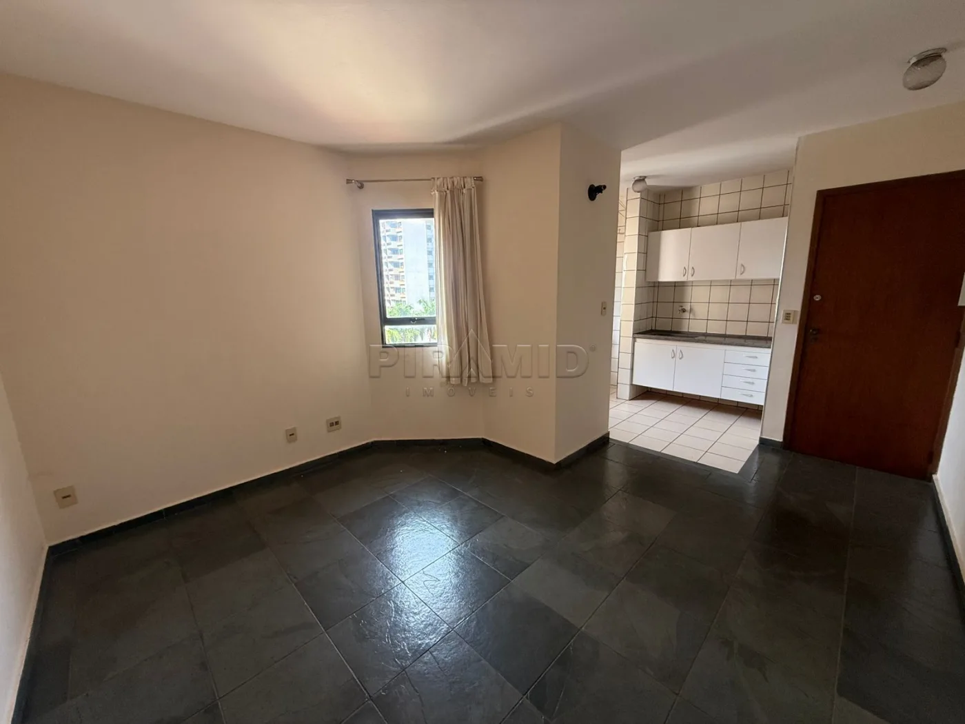 Alugar Apartamento / Padr&atilde;o em Ribeir&atilde;o Preto R$ 750,00 - Foto 2