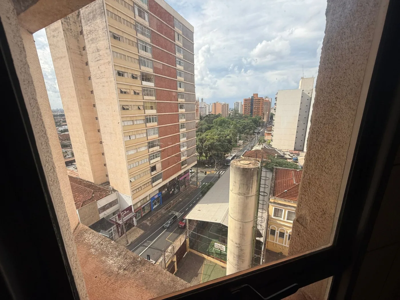 Alugar Apartamento / Padr&atilde;o em Ribeir&atilde;o Preto R$ 750,00 - Foto 3