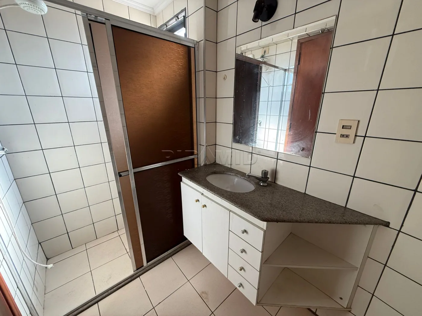 Alugar Apartamento / Padr&atilde;o em Ribeir&atilde;o Preto R$ 750,00 - Foto 5