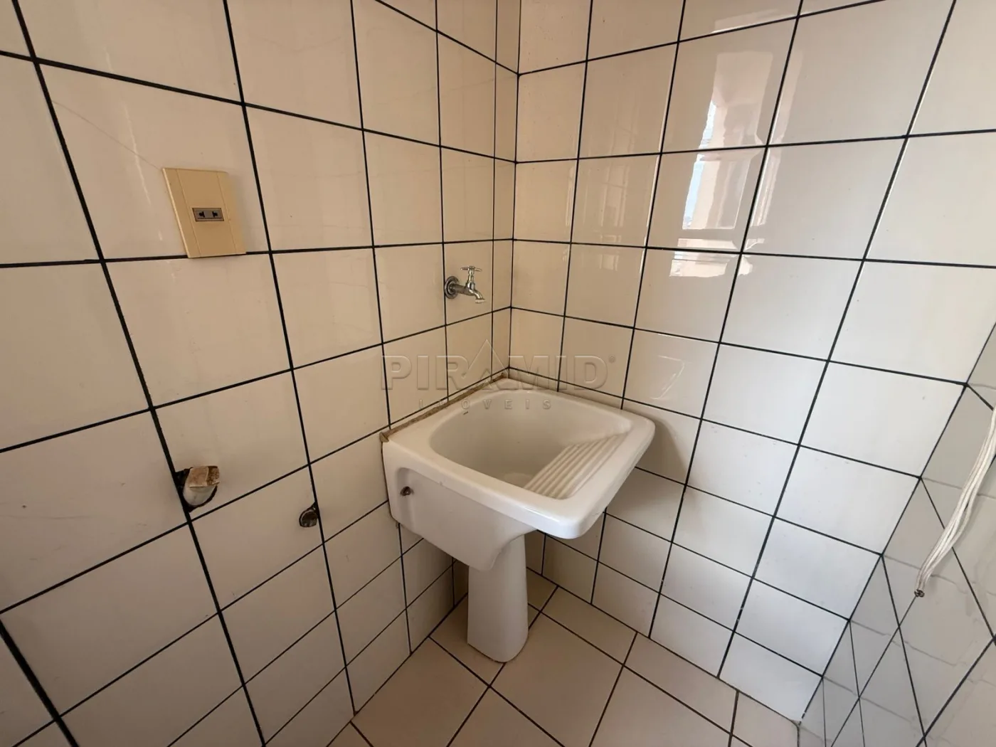 Alugar Apartamento / Padr&atilde;o em Ribeir&atilde;o Preto R$ 750,00 - Foto 11