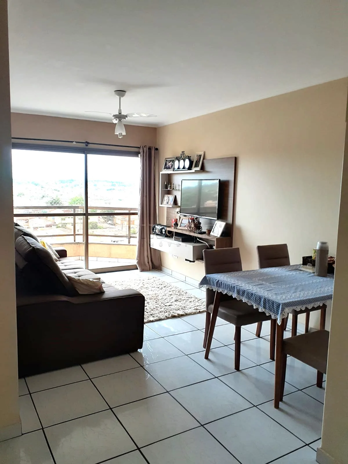 Alugar Apartamento / Padr&atilde;o em Ribeir&atilde;o Preto R$ 900,00 - Foto 1