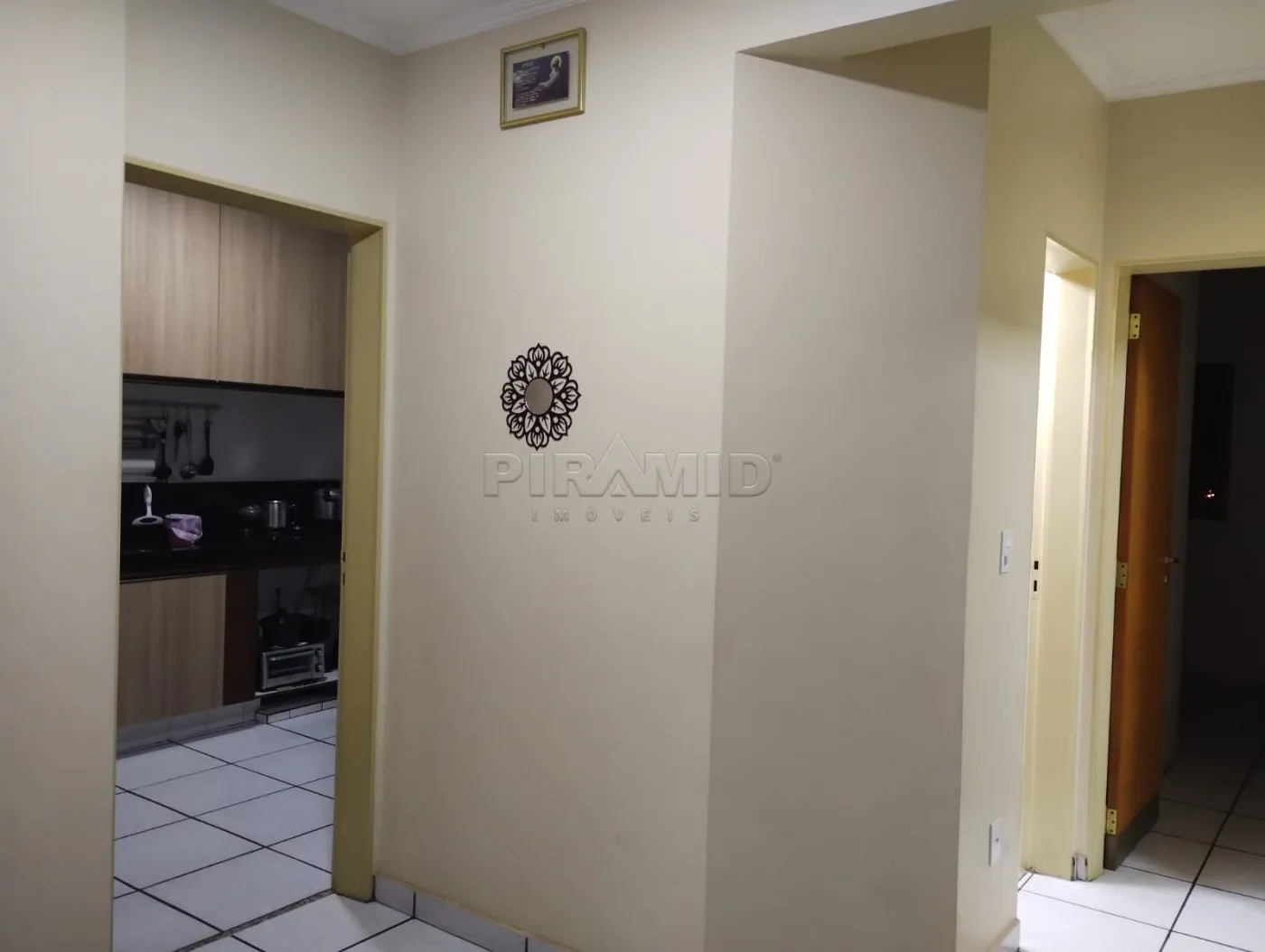 Alugar Apartamento / Padr&atilde;o em Ribeir&atilde;o Preto R$ 900,00 - Foto 4
