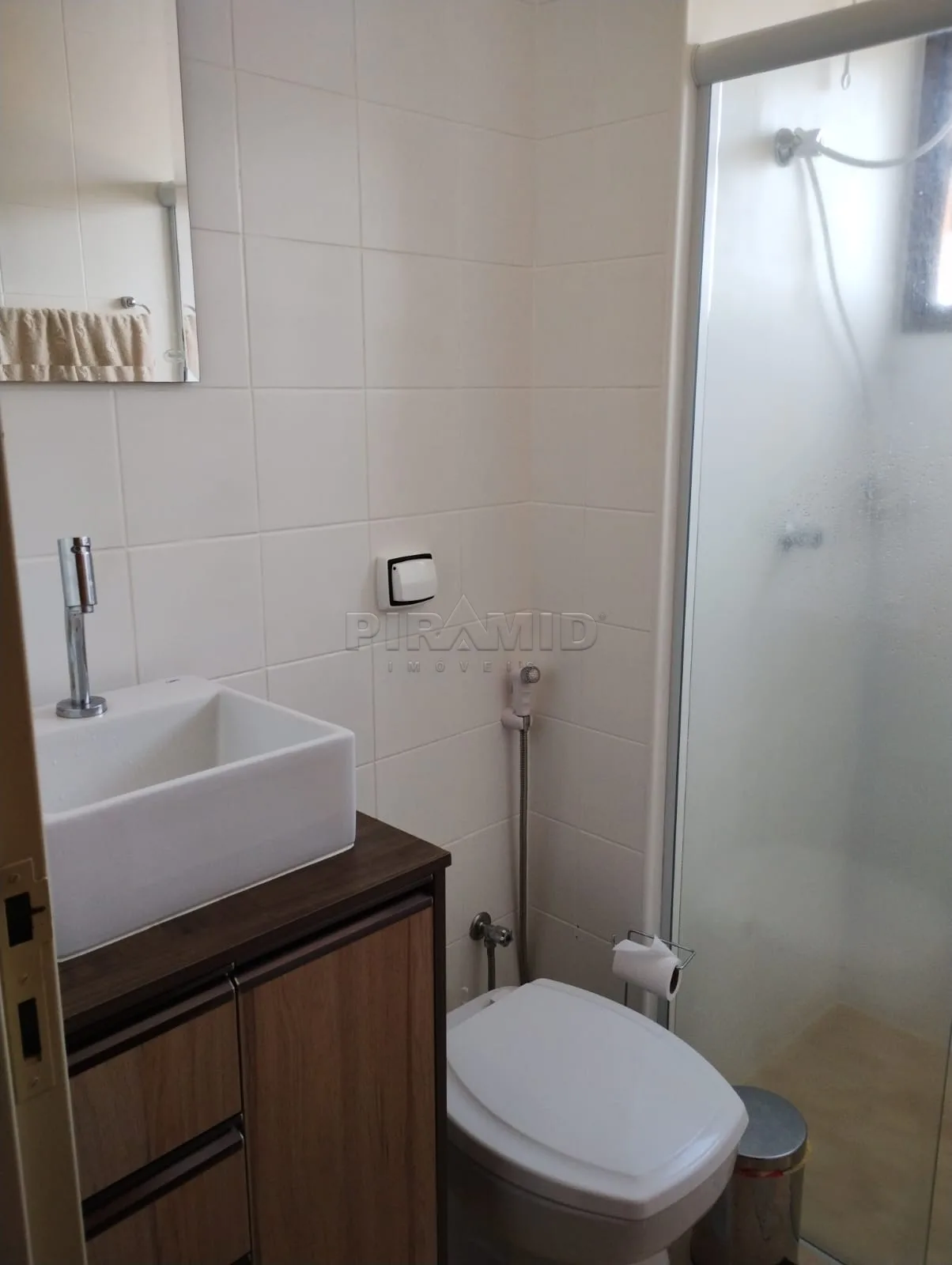 Alugar Apartamento / Padr&atilde;o em Ribeir&atilde;o Preto R$ 900,00 - Foto 16