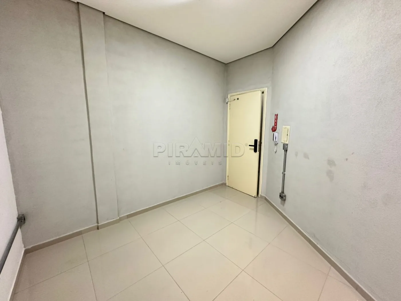 Alugar Comercial / Sala em Ribeir&atilde;o Preto R$ 2.300,00 - Foto 1