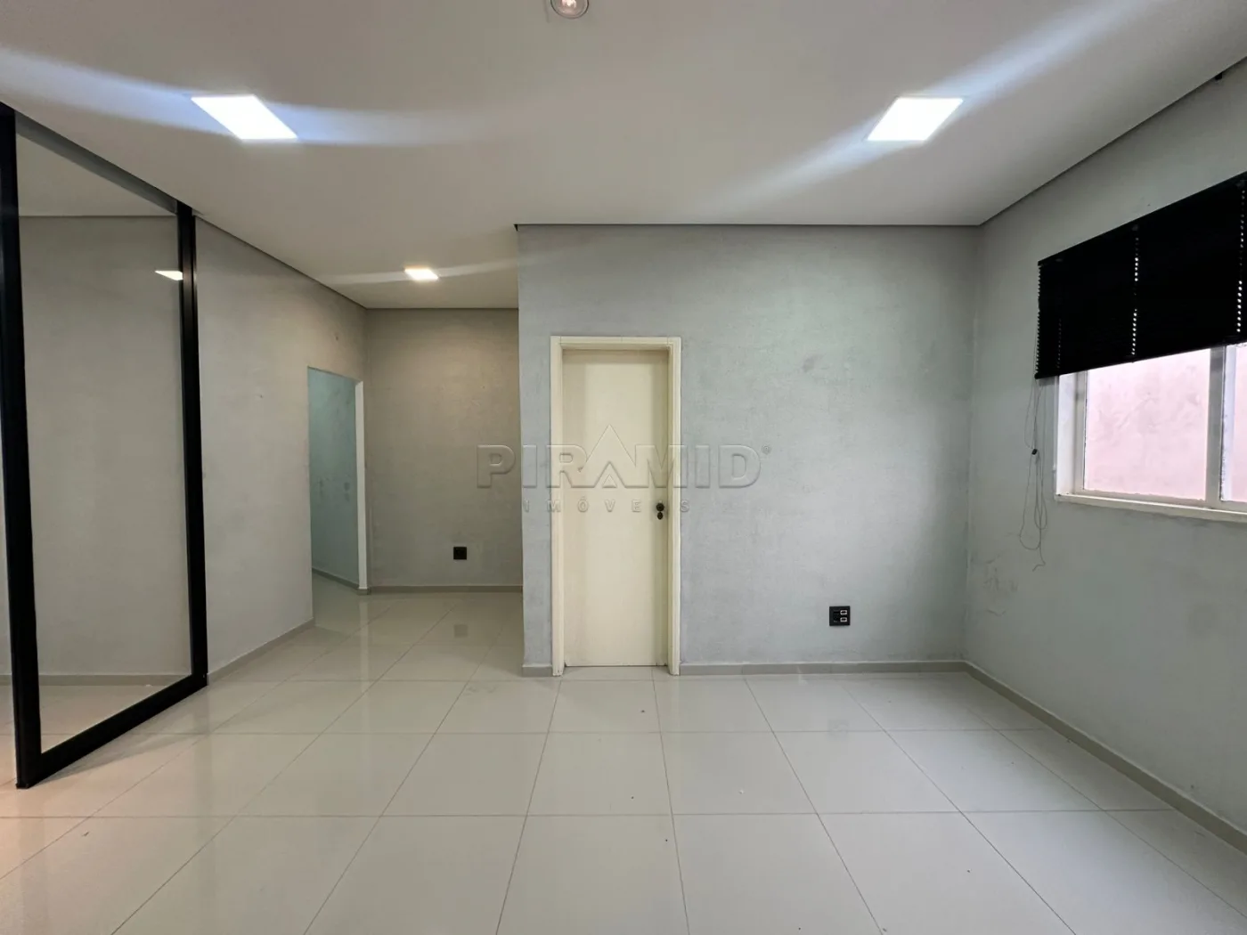 Alugar Comercial / Sala em Ribeir&atilde;o Preto R$ 2.300,00 - Foto 3
