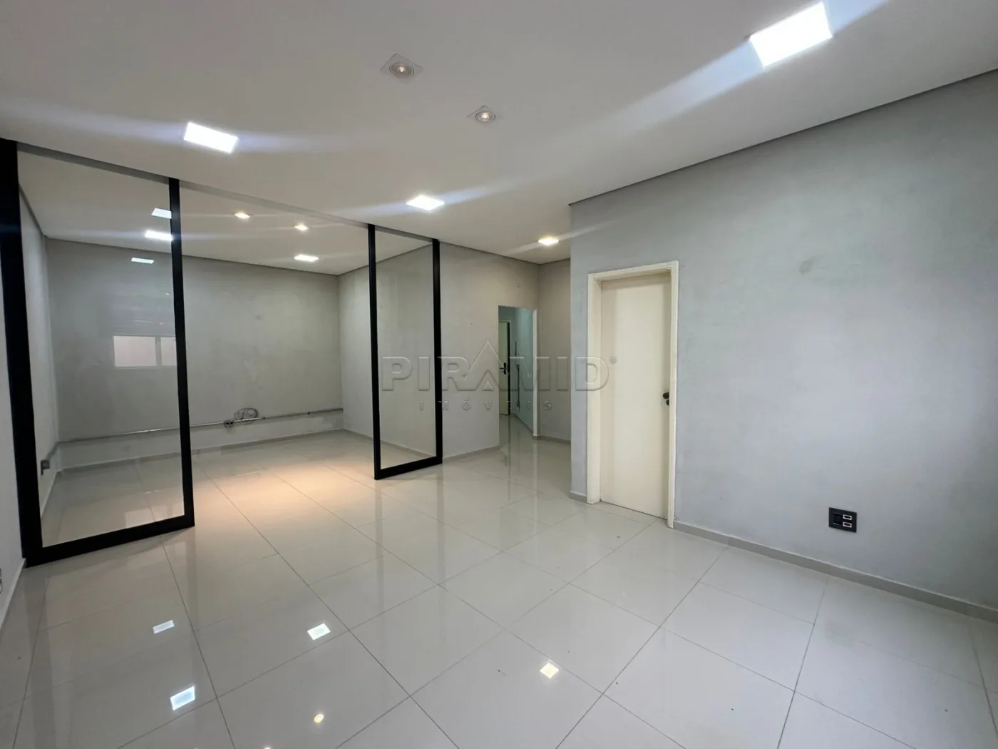 Alugar Comercial / Sala em Ribeir&atilde;o Preto R$ 2.300,00 - Foto 4