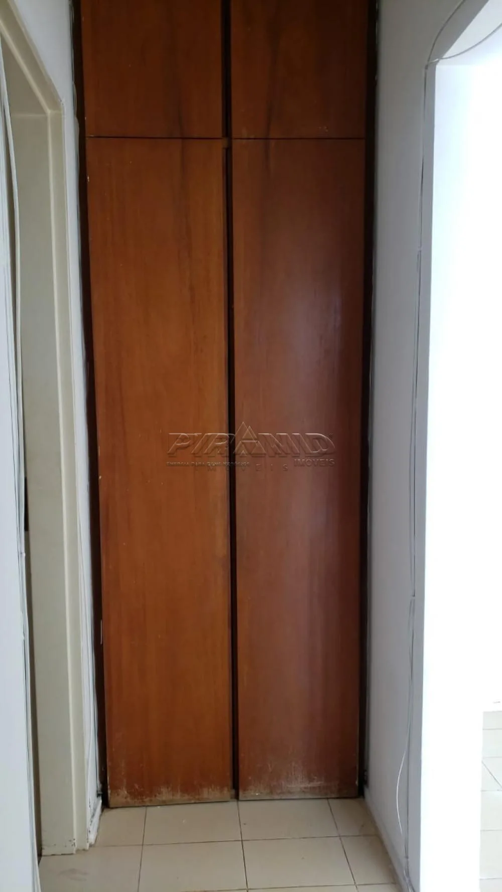 Alugar Apartamento / Padr&atilde;o em Ribeir&atilde;o Preto R$ 1.100,00 - Foto 4