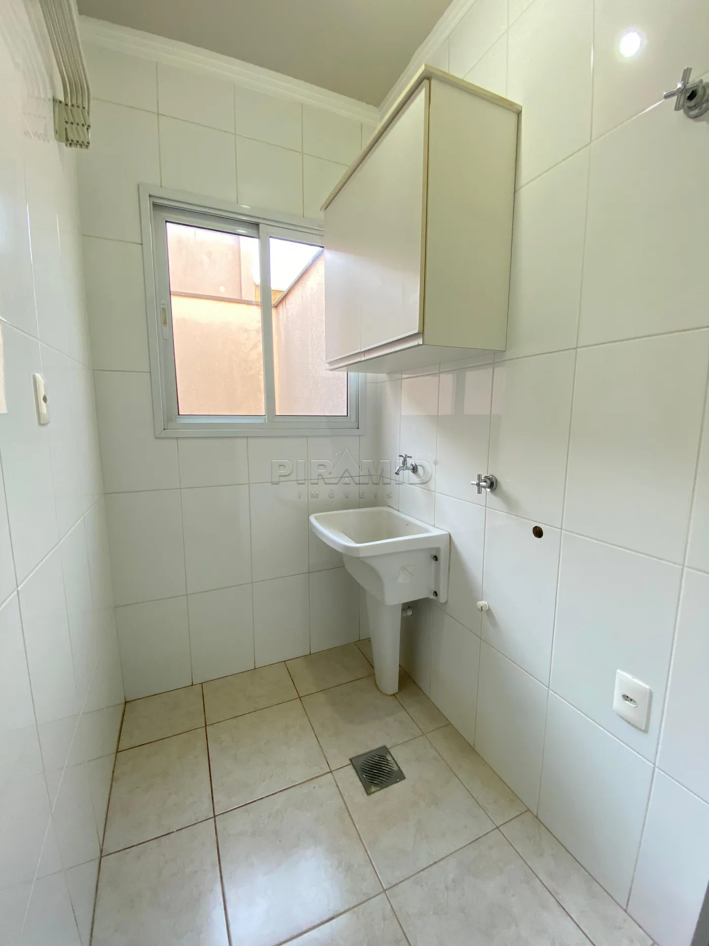 Alugar Apartamento / Padr&atilde;o em Ribeir&atilde;o Preto R$ 1.600,00 - Foto 4