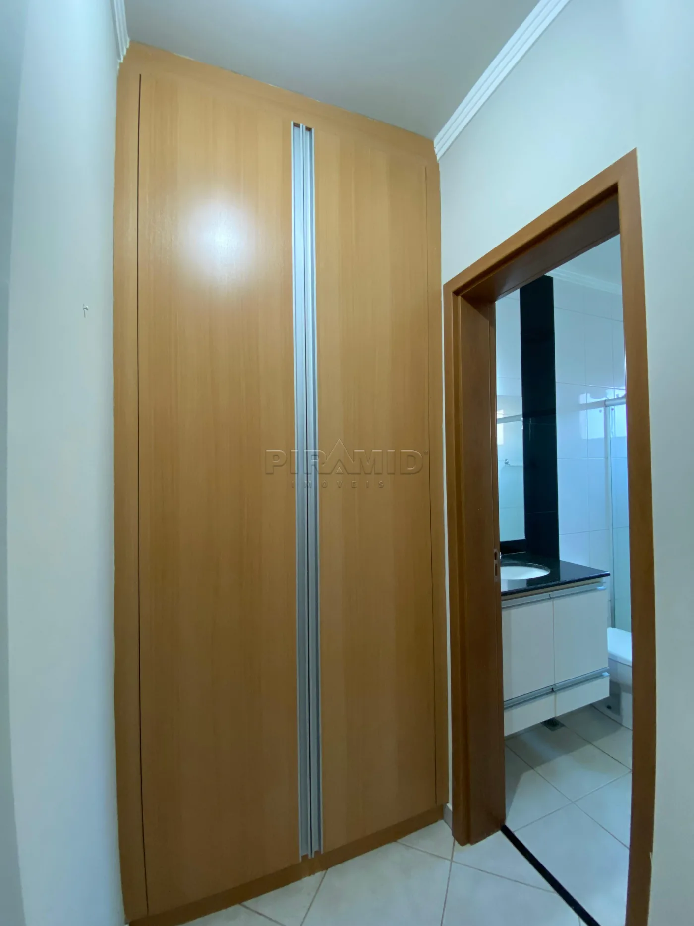 Alugar Apartamento / Padr&atilde;o em Ribeir&atilde;o Preto R$ 1.600,00 - Foto 5