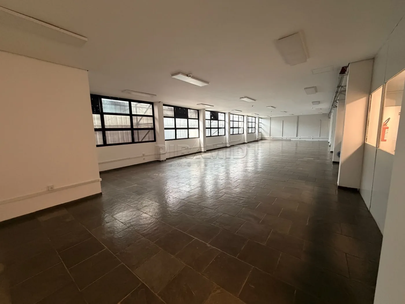 Alugar Comercial / Pr&eacute;dio em Ribeir&atilde;o Preto R$ 50.000,00 - Foto 11