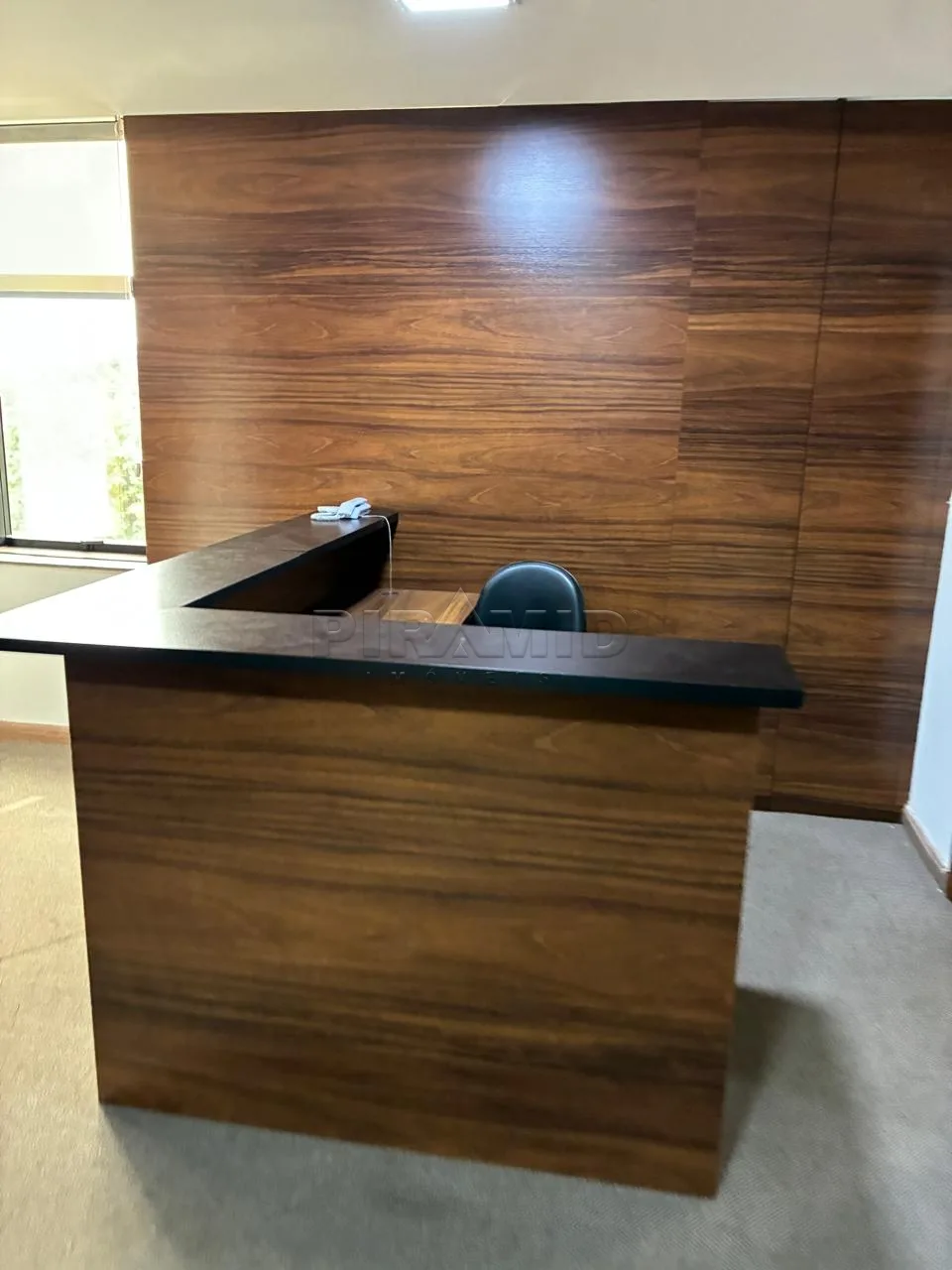 Alugar Comercial / Sala em Ribeir&atilde;o Preto R$ 4.000,00 - Foto 1