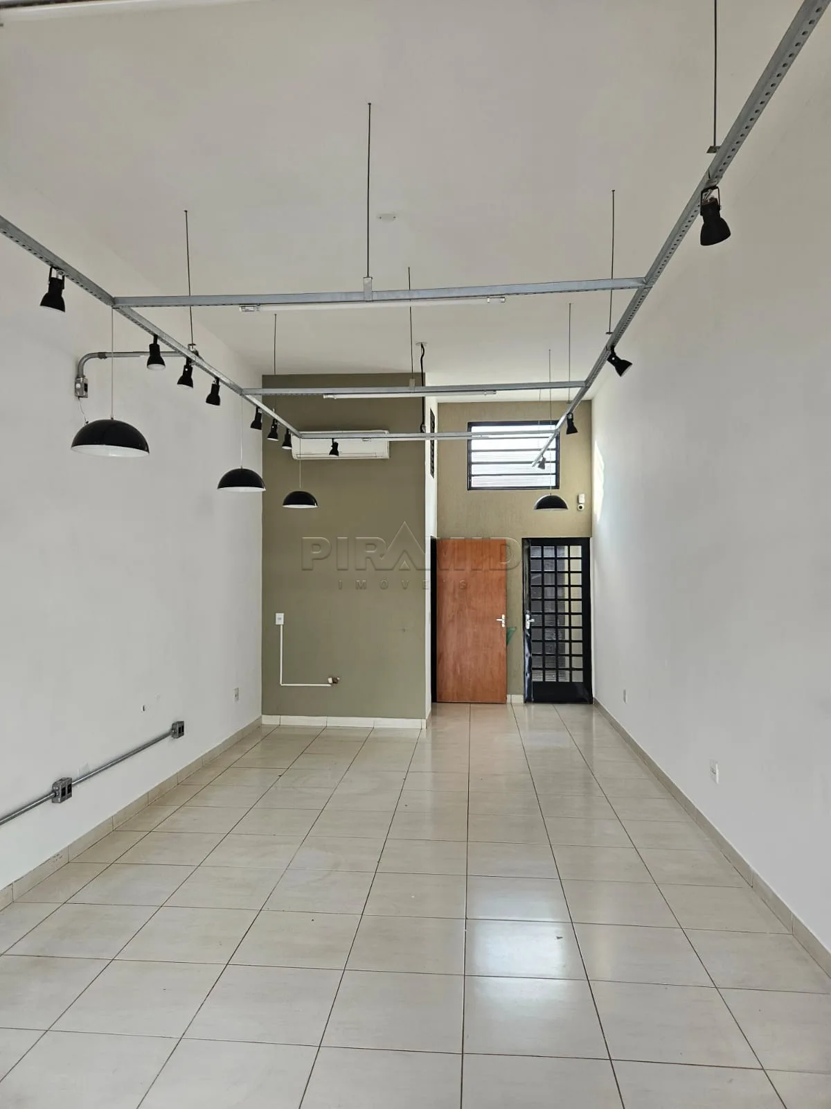 Alugar Comercial / Sal&atilde;o em Ribeir&atilde;o Preto R$ 2.500,00 - Foto 1