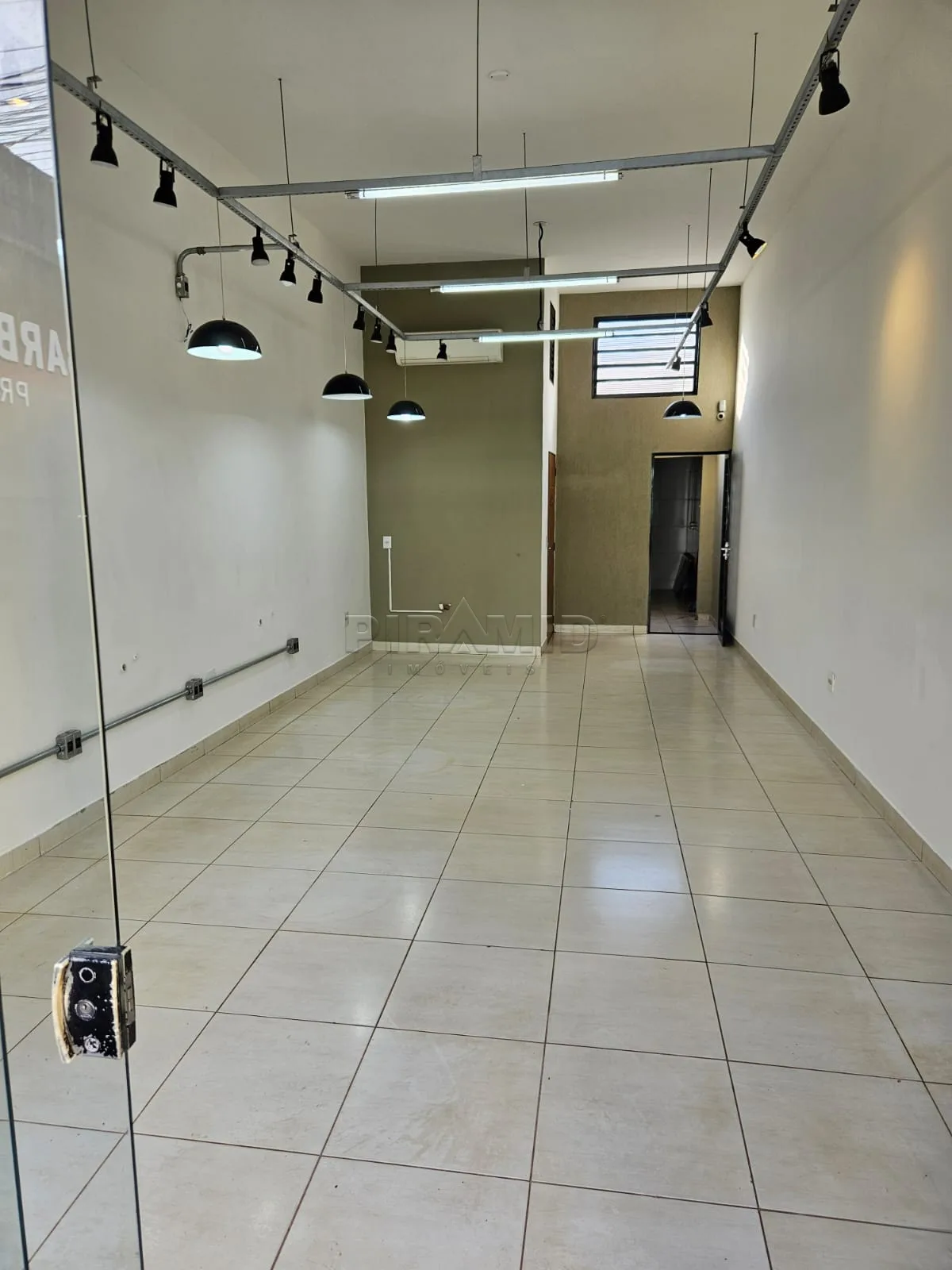 Alugar Comercial / Sal&atilde;o em Ribeir&atilde;o Preto R$ 2.500,00 - Foto 2