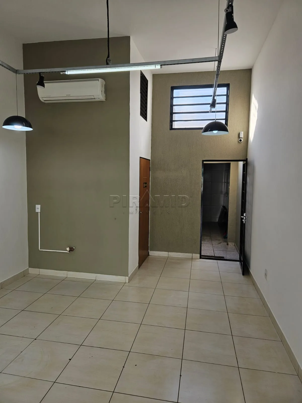 Alugar Comercial / Sal&atilde;o em Ribeir&atilde;o Preto R$ 2.500,00 - Foto 3