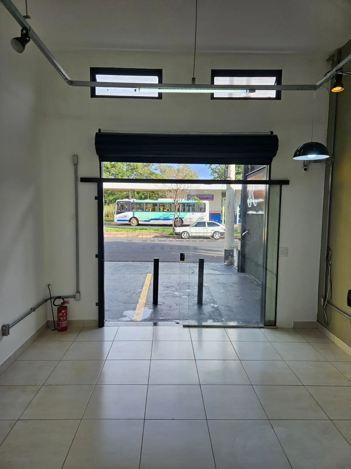 Alugar Comercial / Sal&atilde;o em Ribeir&atilde;o Preto R$ 2.500,00 - Foto 5