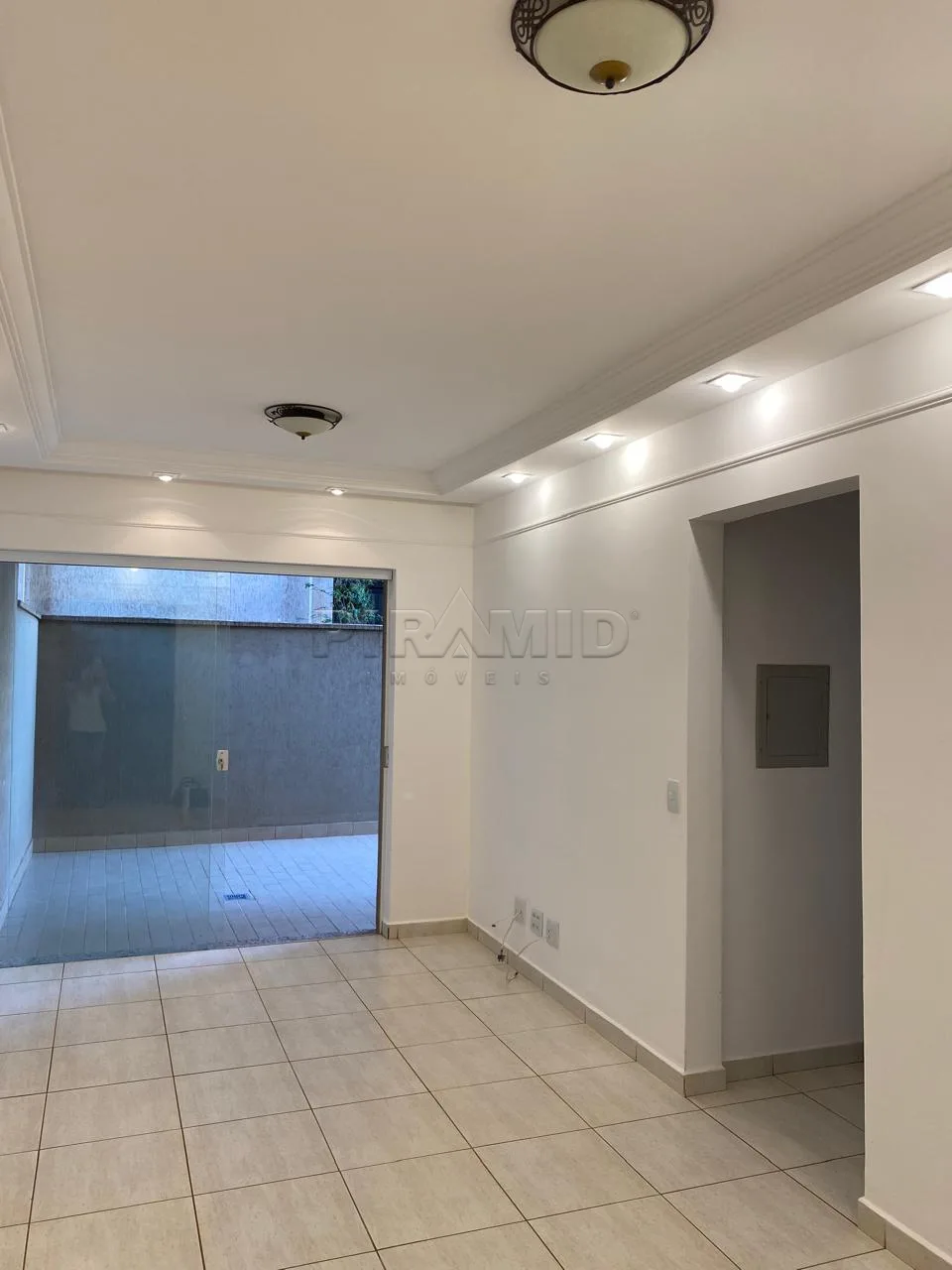 Alugar Apartamento / Padr&atilde;o em Ribeir&atilde;o Preto R$ 1.200,00 - Foto 1