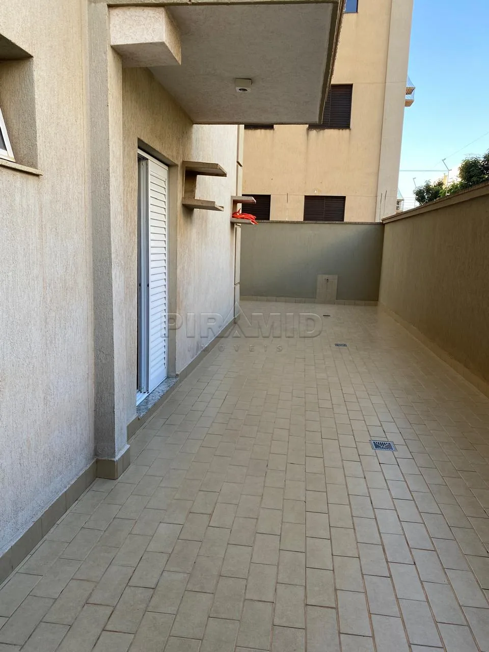 Alugar Apartamento / Padr&atilde;o em Ribeir&atilde;o Preto R$ 1.200,00 - Foto 4