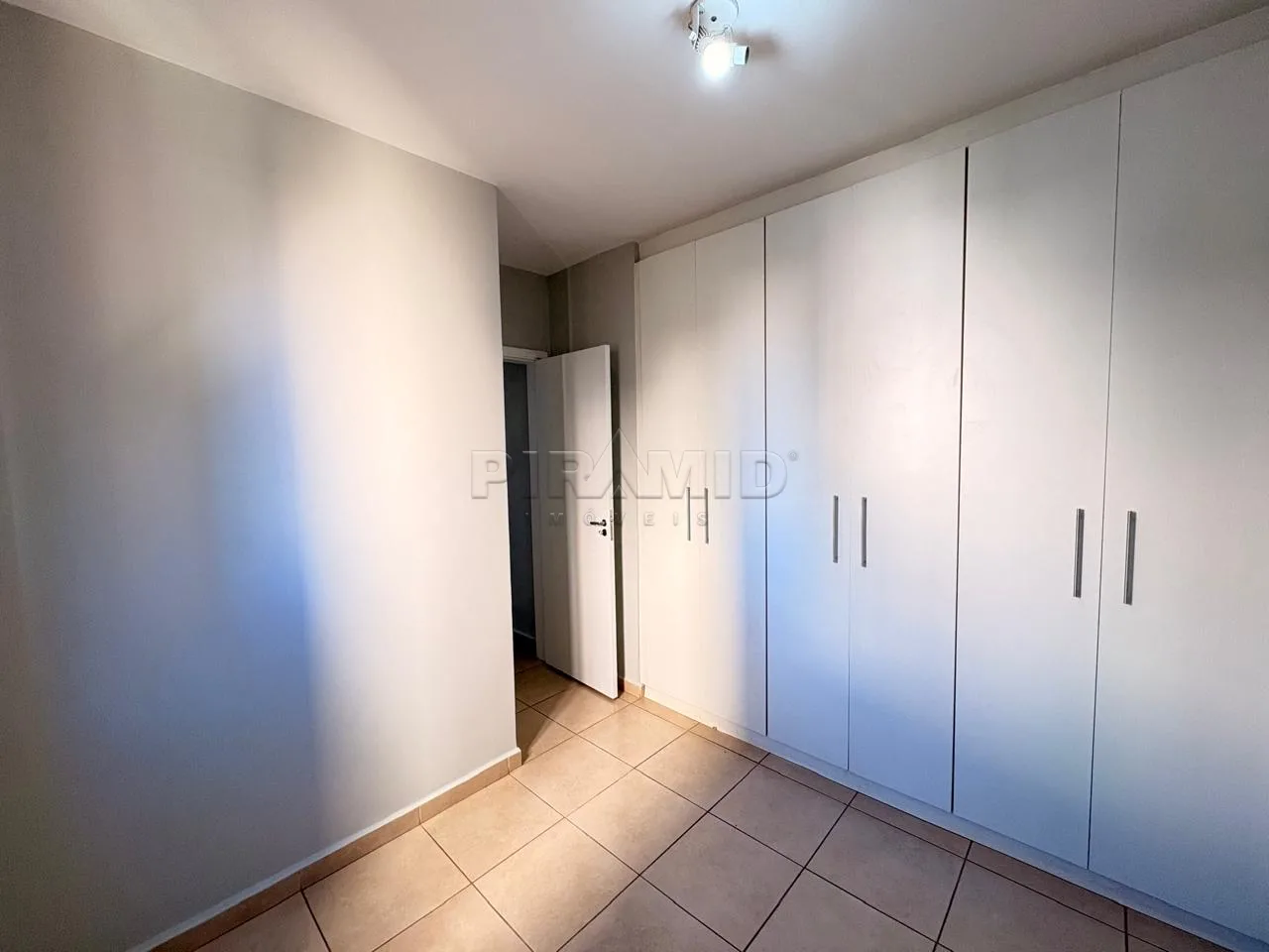 Alugar Apartamento / Padr&atilde;o em Ribeir&atilde;o Preto R$ 1.800,00 - Foto 16