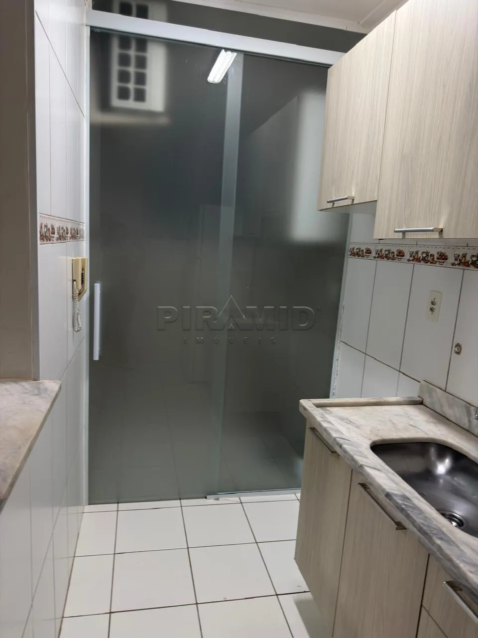 Alugar Apartamento / Padr&atilde;o em Ribeir&atilde;o Preto R$ 850,00 - Foto 13
