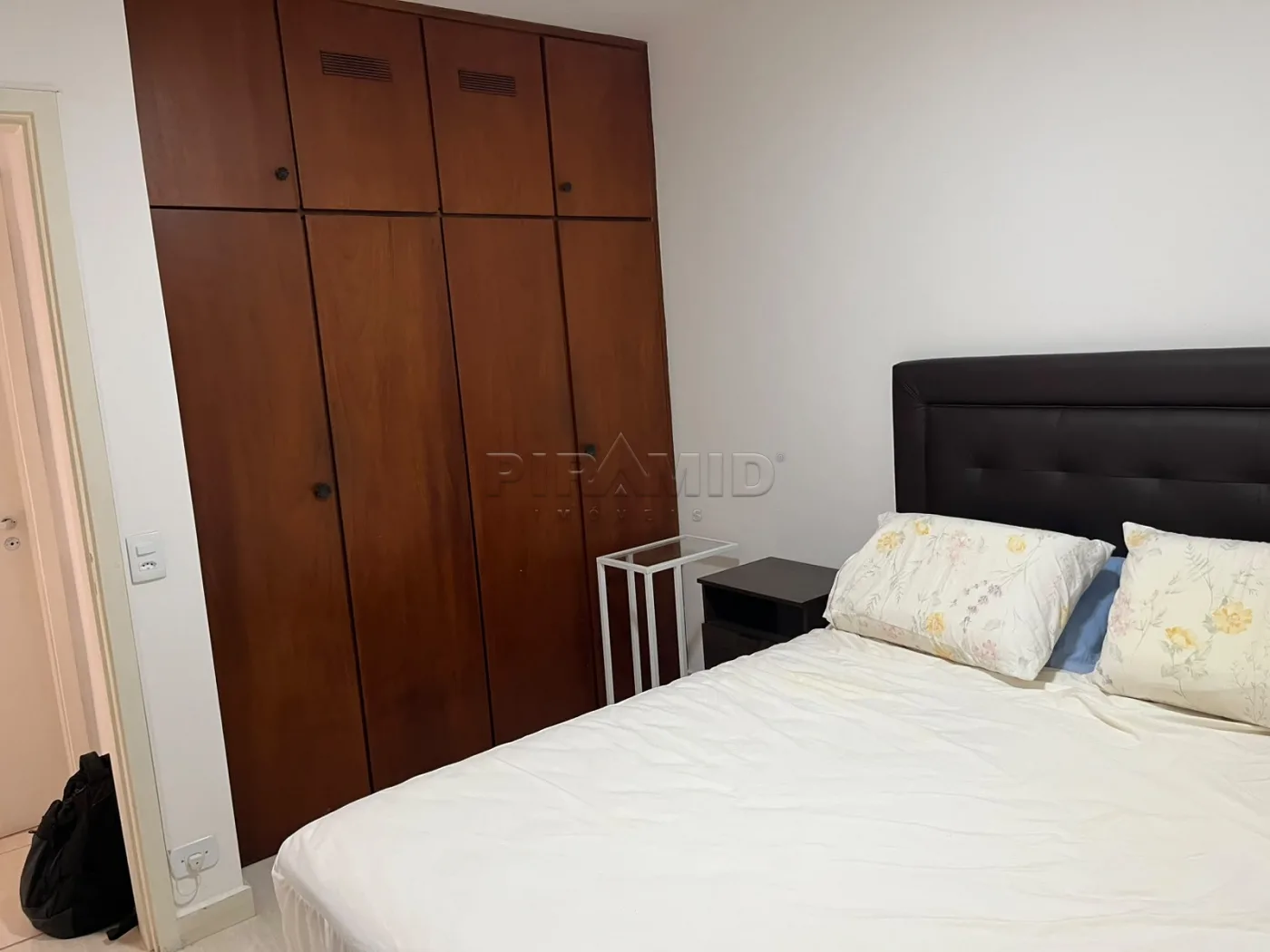 Alugar Apartamento / Padr&atilde;o em Ribeir&atilde;o Preto R$ 750,00 - Foto 2