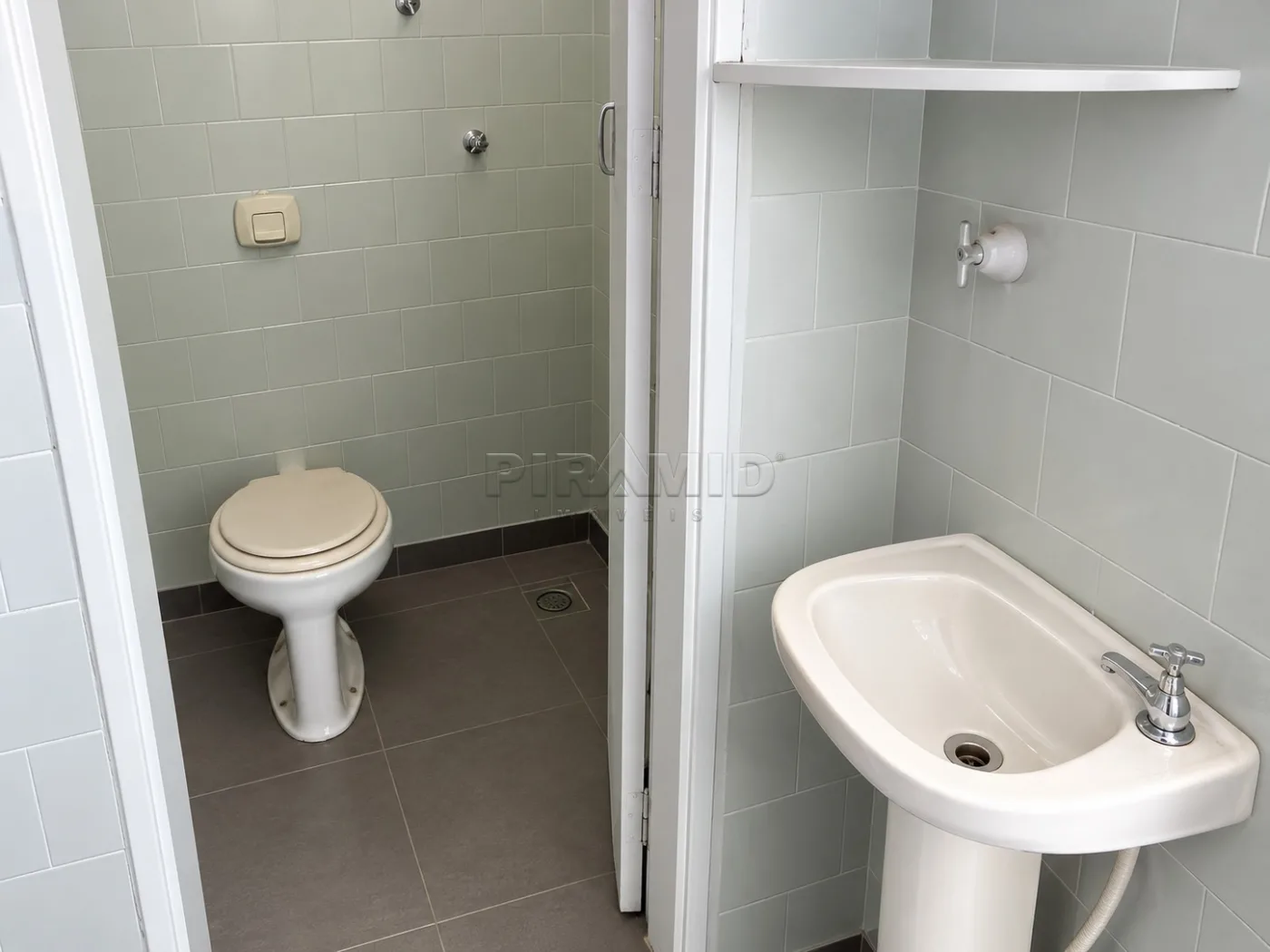 Alugar Comercial / Sal&atilde;o em Ribeir&atilde;o Preto R$ 1.250,00 - Foto 4