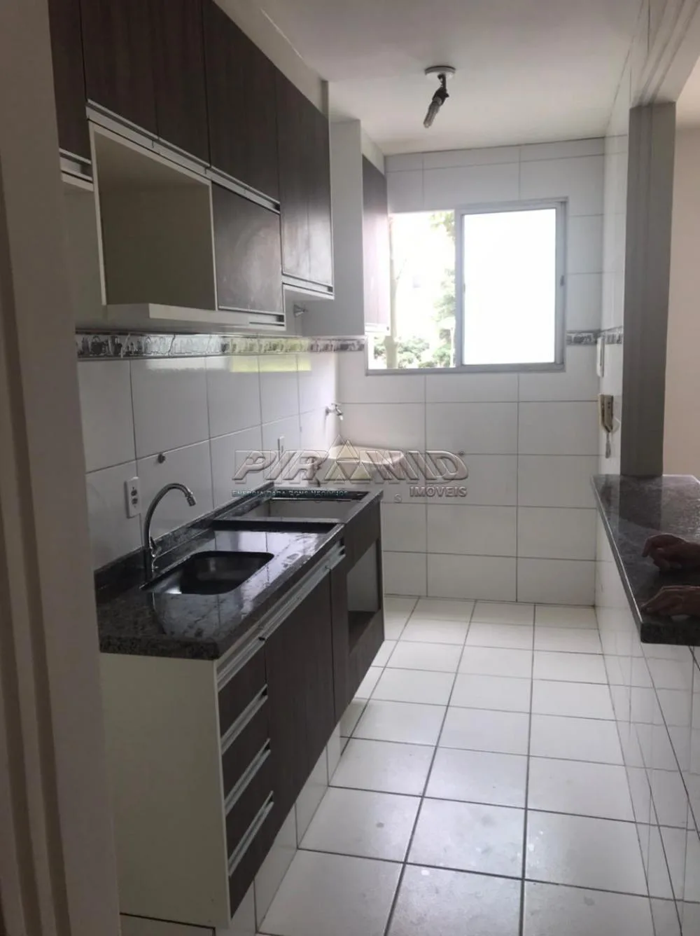Alugar Apartamento / Padr&atilde;o em Ribeir&atilde;o Preto R$ 1.100,00 - Foto 1