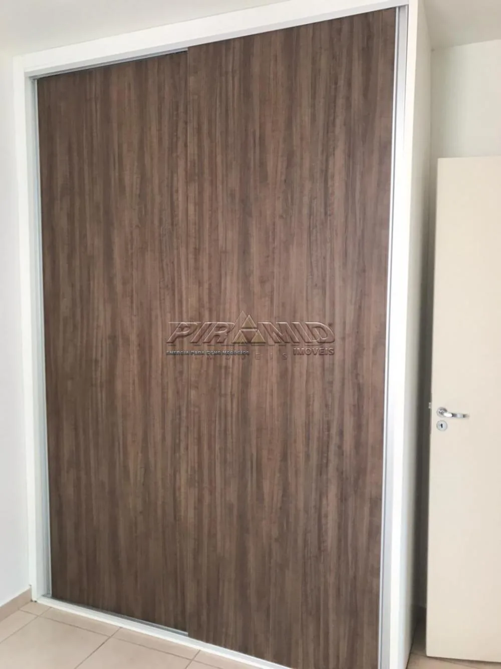 Alugar Apartamento / Padr&atilde;o em Ribeir&atilde;o Preto R$ 1.100,00 - Foto 6