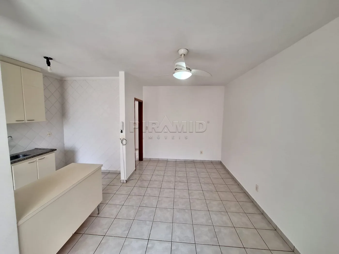 Alugar Apartamento / Padr&atilde;o em Ribeir&atilde;o Preto R$ 1.800,00 - Foto 1