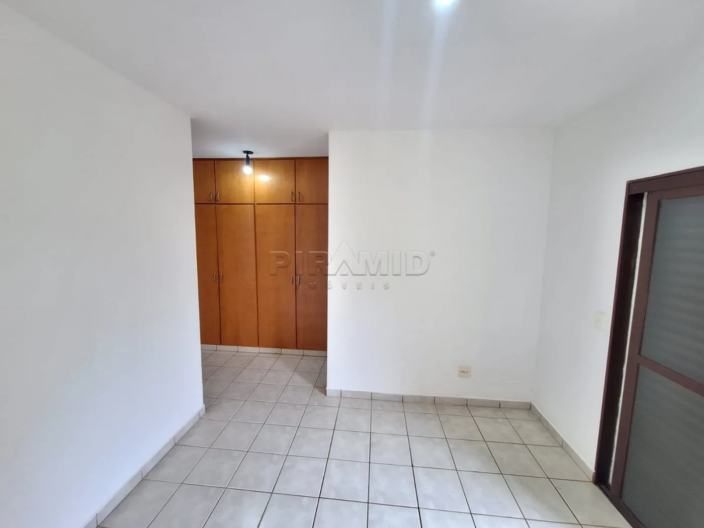 Alugar Apartamento / Padr&atilde;o em Ribeir&atilde;o Preto R$ 1.800,00 - Foto 5