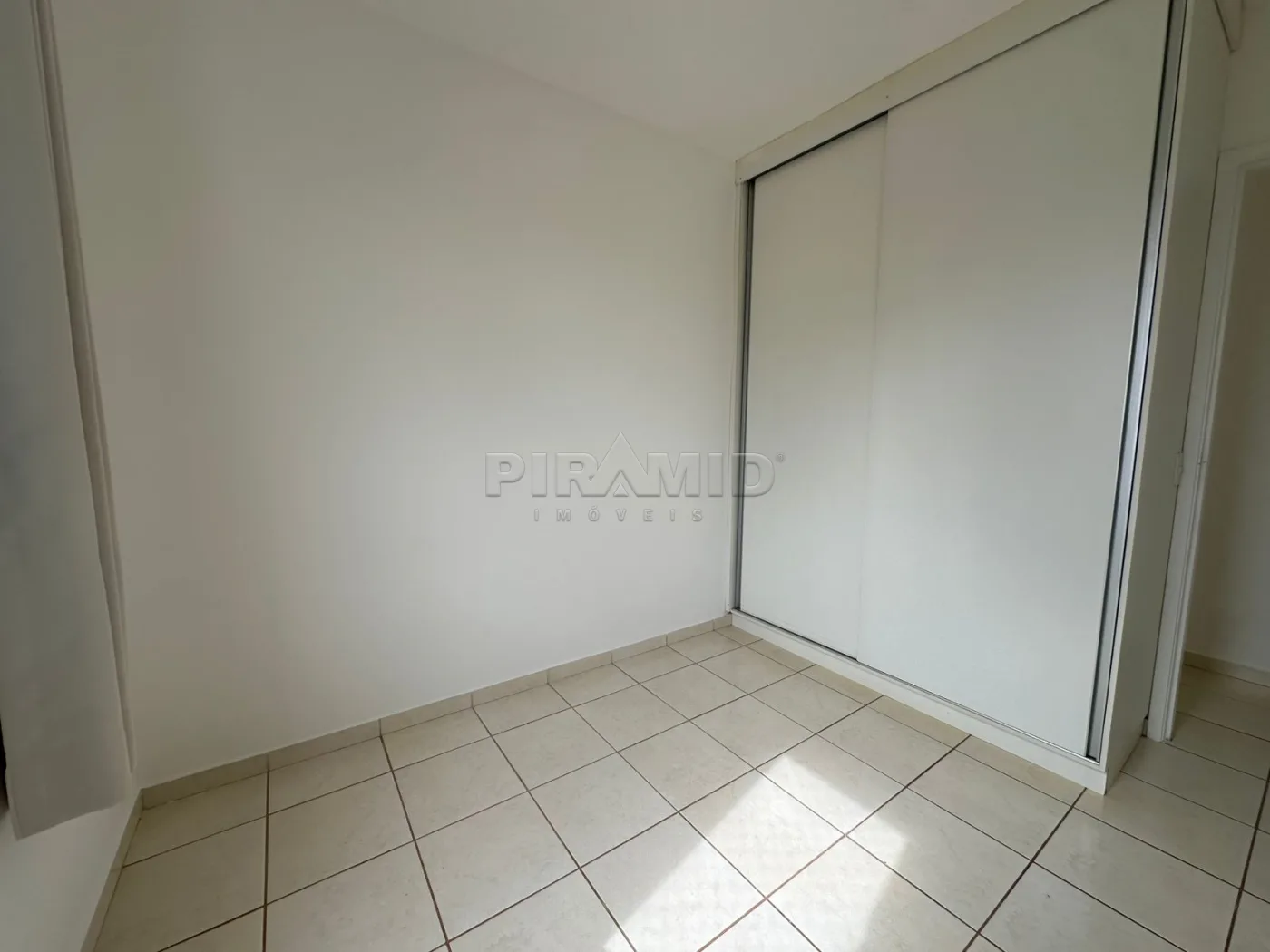 Alugar Apartamento / Padr&atilde;o em Ribeir&atilde;o Preto R$ 1.850,00 - Foto 4