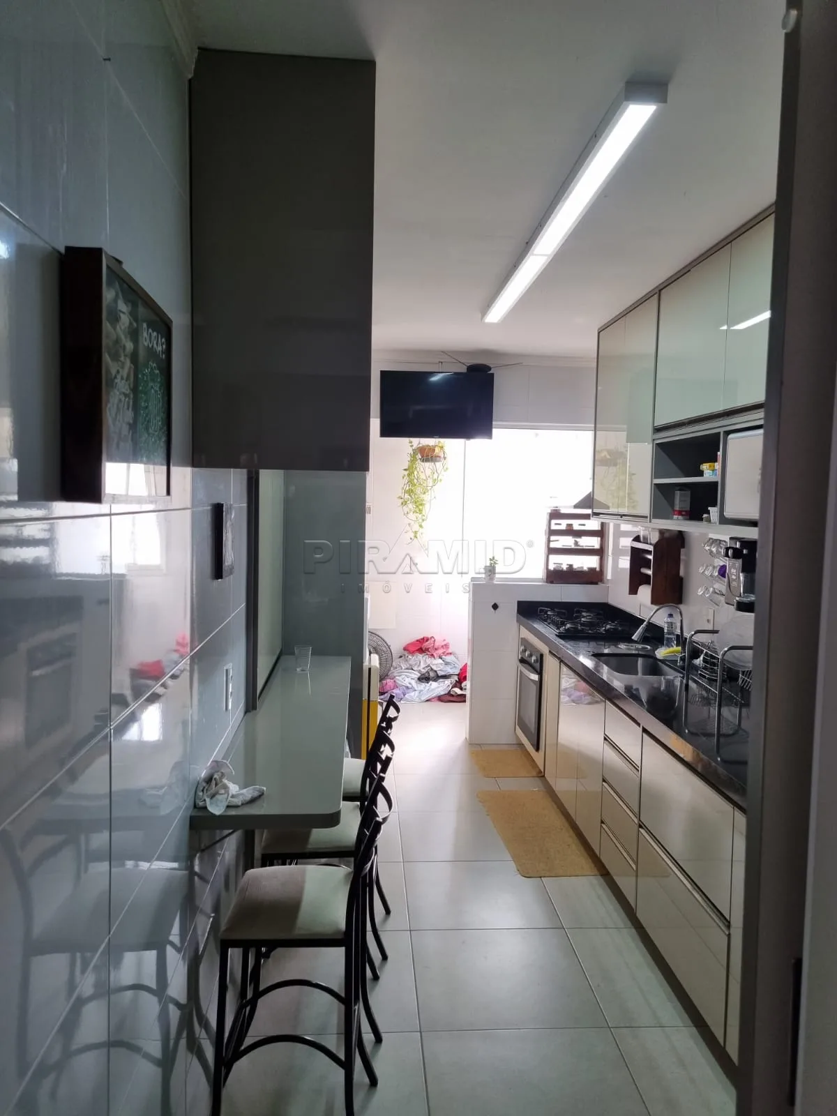 Alugar Apartamento / Padr&atilde;o em Ribeir&atilde;o Preto R$ 1.100,00 - Foto 1