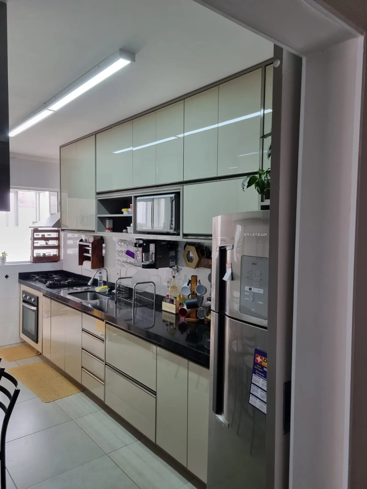 Alugar Apartamento / Padr&atilde;o em Ribeir&atilde;o Preto R$ 1.100,00 - Foto 2