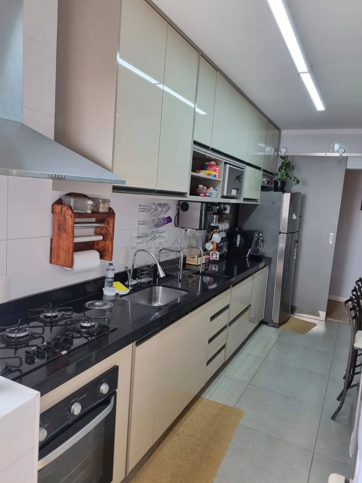 Alugar Apartamento / Padr&atilde;o em Ribeir&atilde;o Preto R$ 1.100,00 - Foto 3