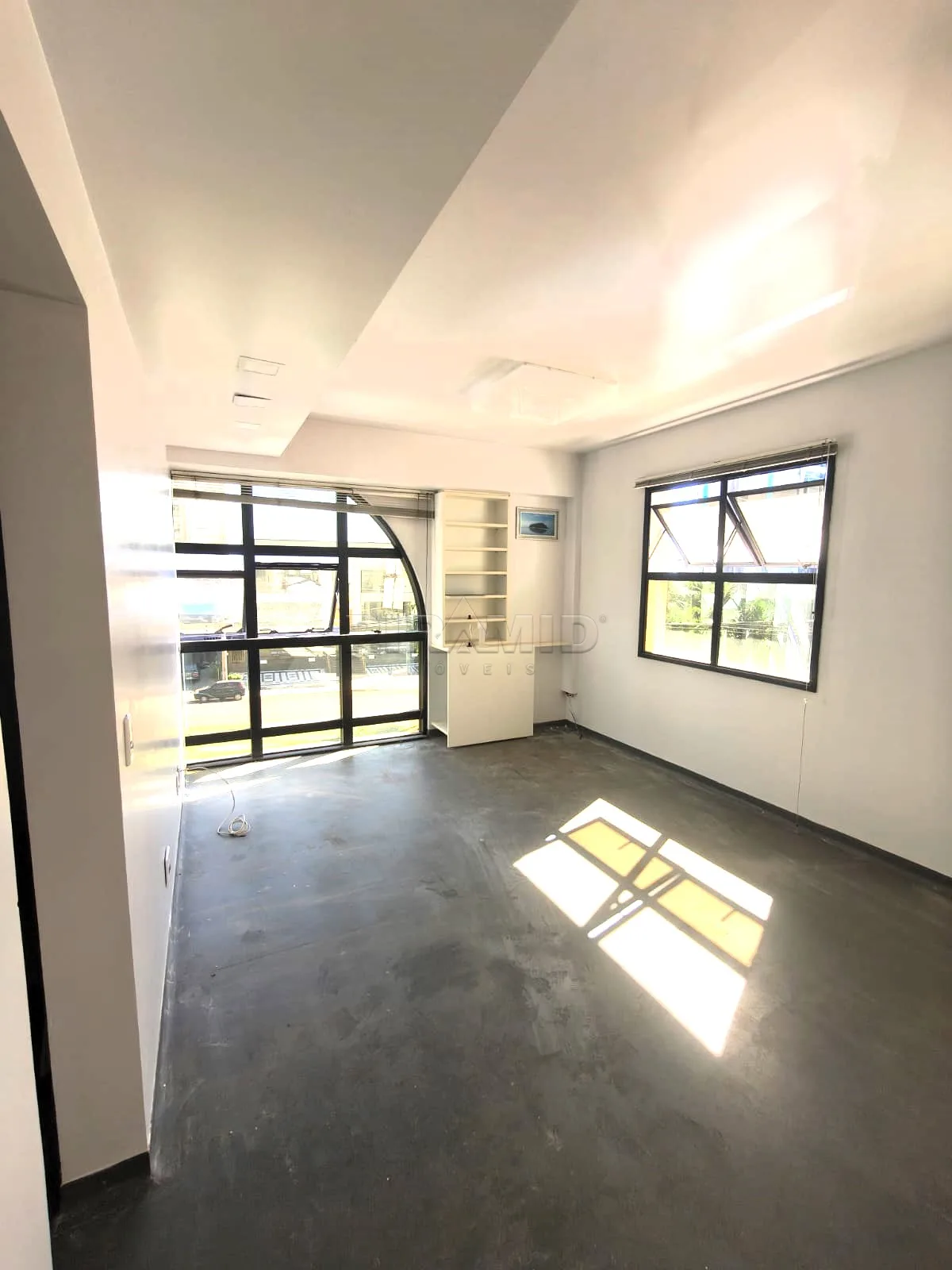 Alugar Comercial / Sala em Ribeir&atilde;o Preto R$ 2.500,00 - Foto 1