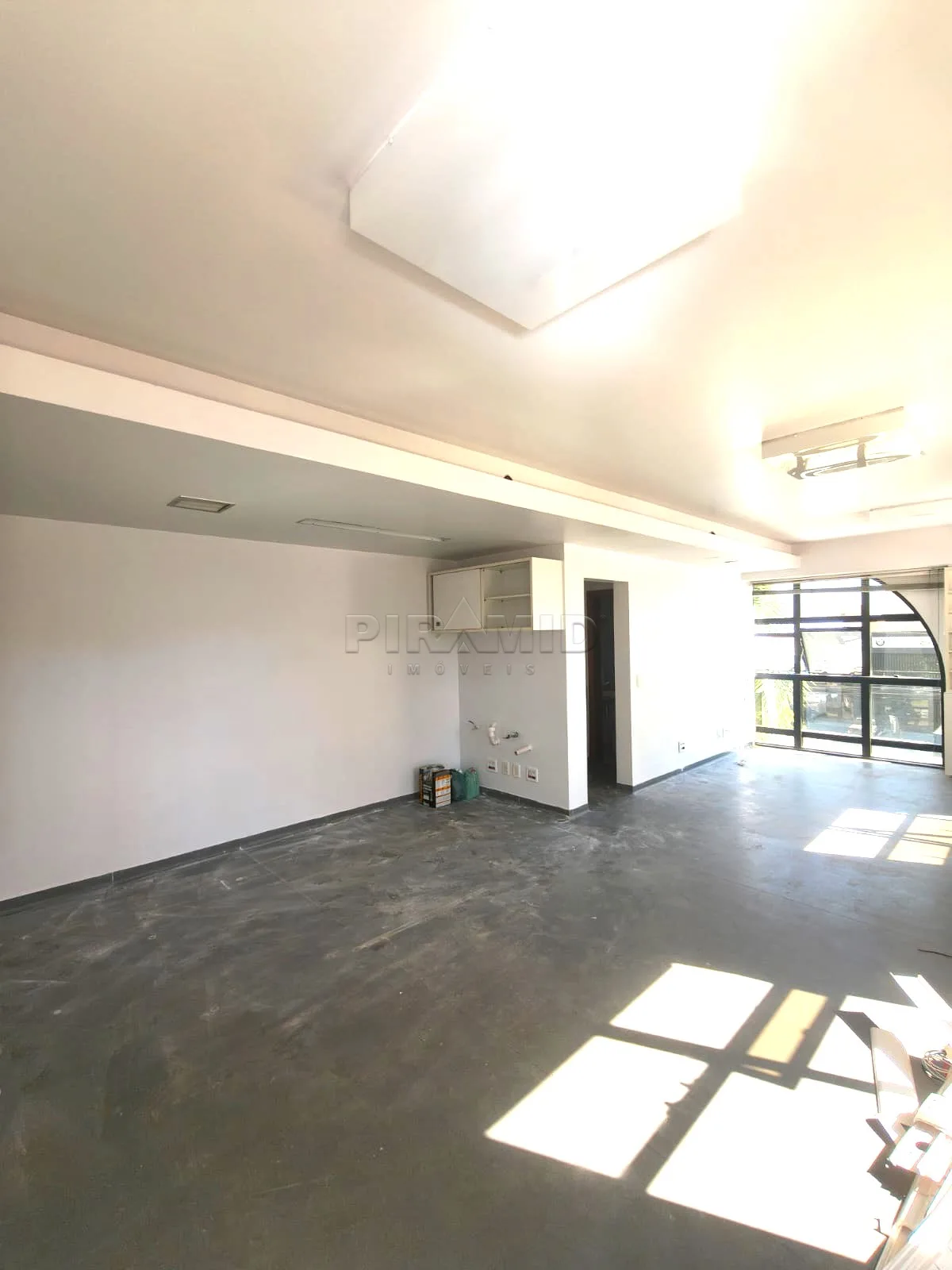 Alugar Comercial / Sala em Ribeir&atilde;o Preto R$ 2.500,00 - Foto 2