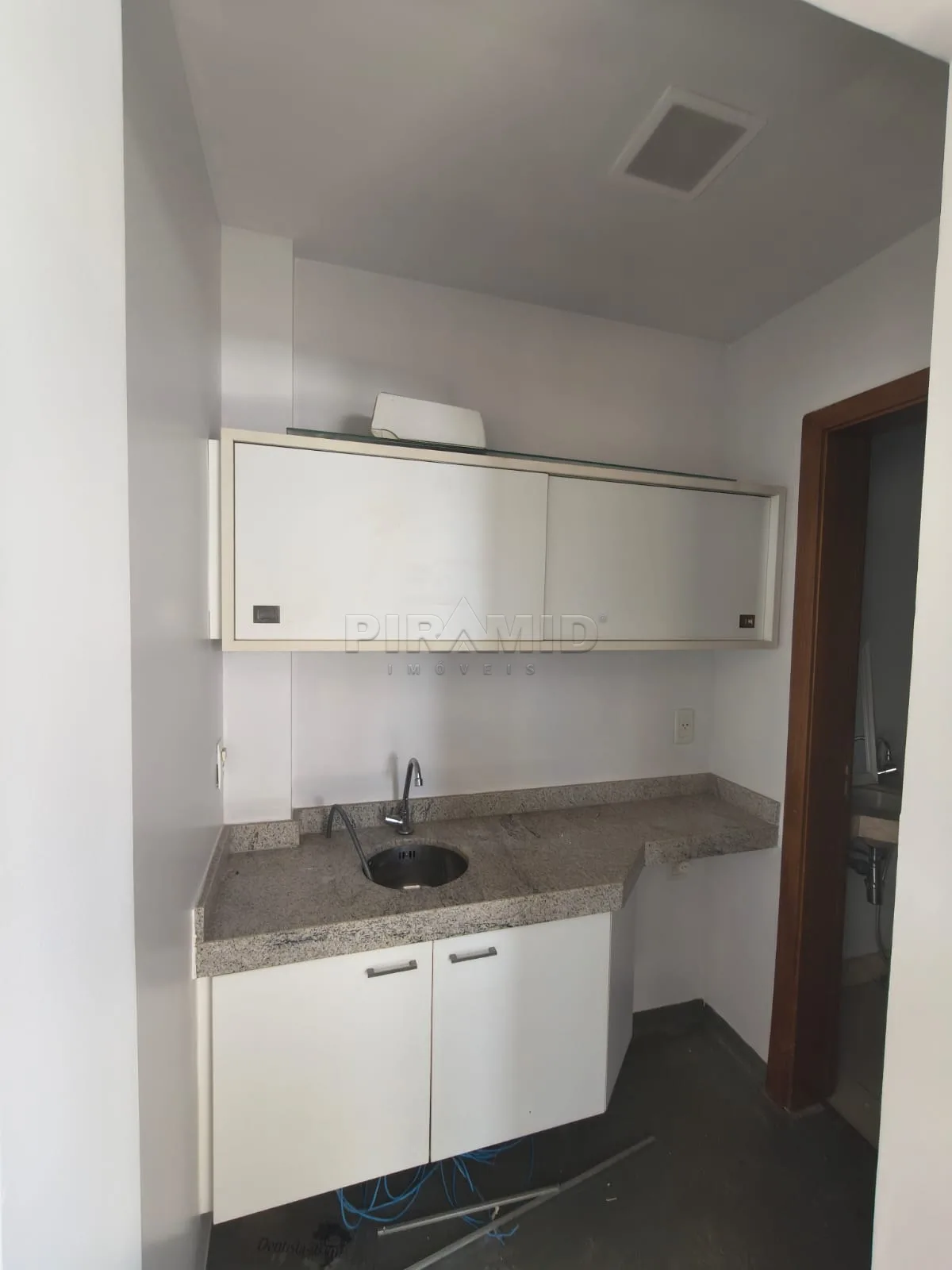 Alugar Comercial / Sala em Ribeir&atilde;o Preto R$ 2.500,00 - Foto 3
